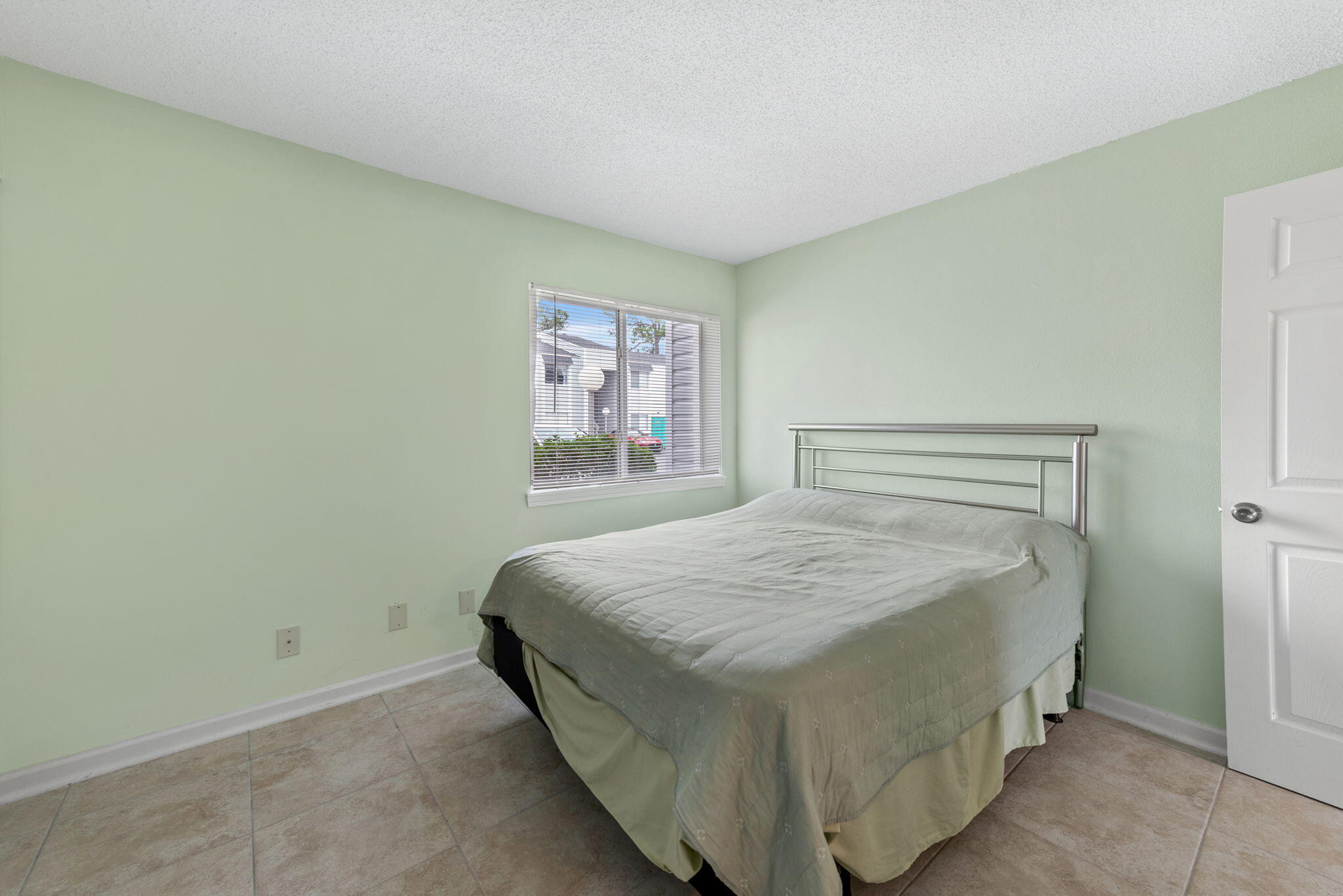 FINISTERRA CONDO - Residential