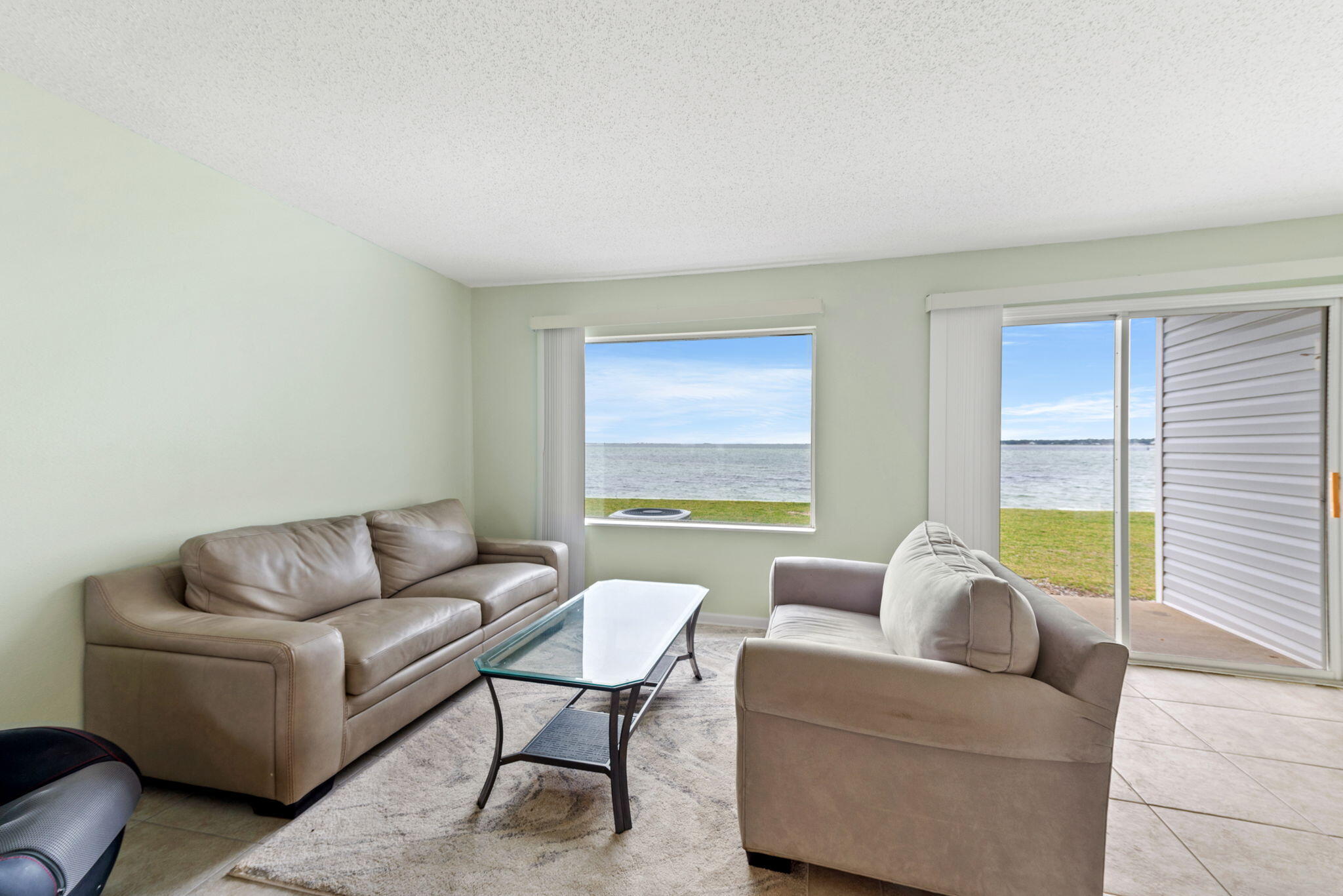 FINISTERRA CONDO - Residential