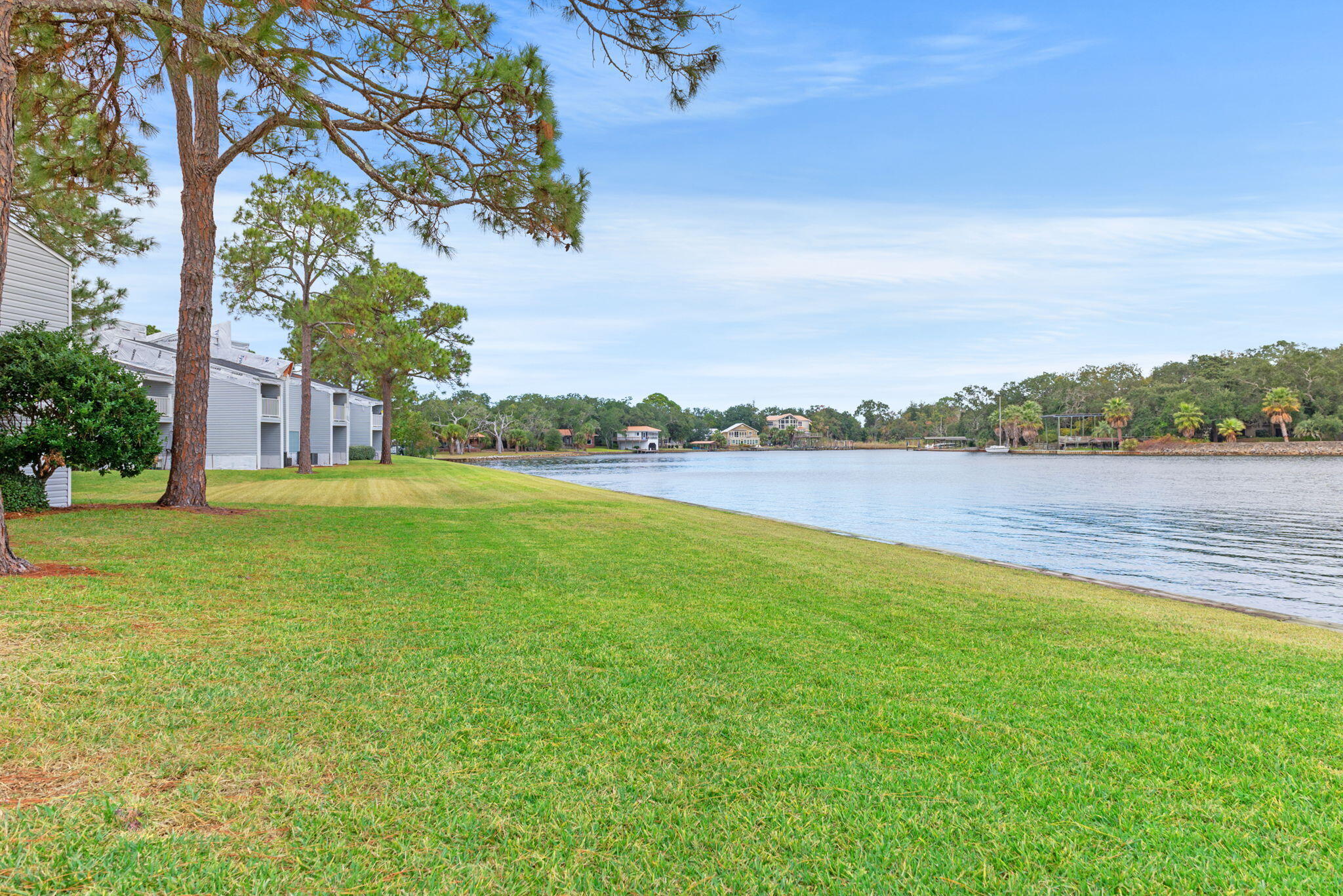 FINISTERRA CONDO - Residential