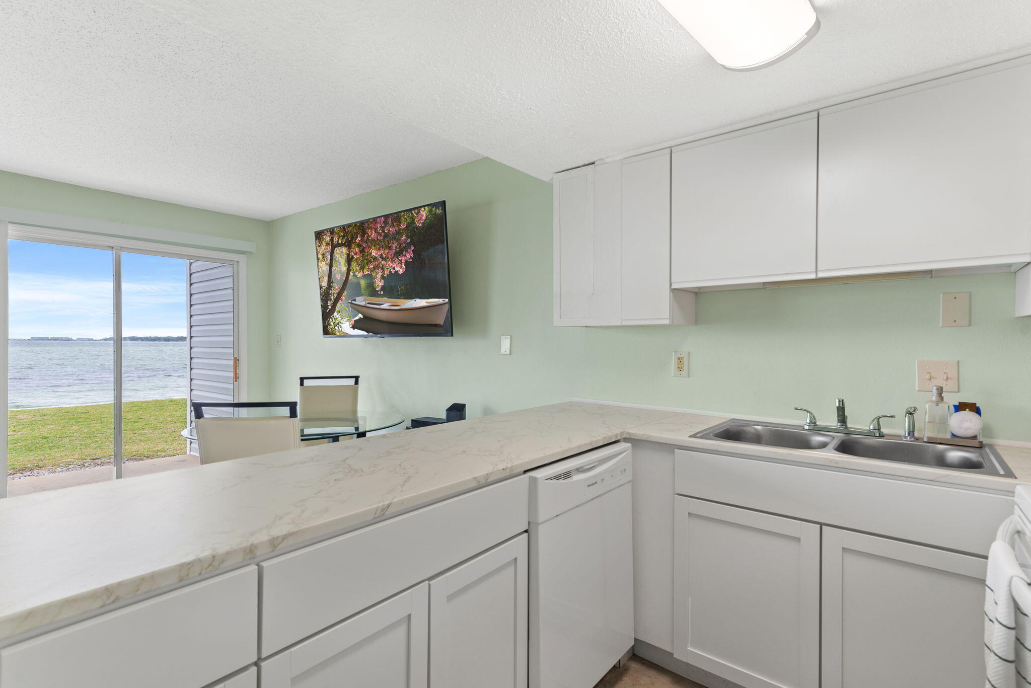 FINISTERRA CONDO - Residential