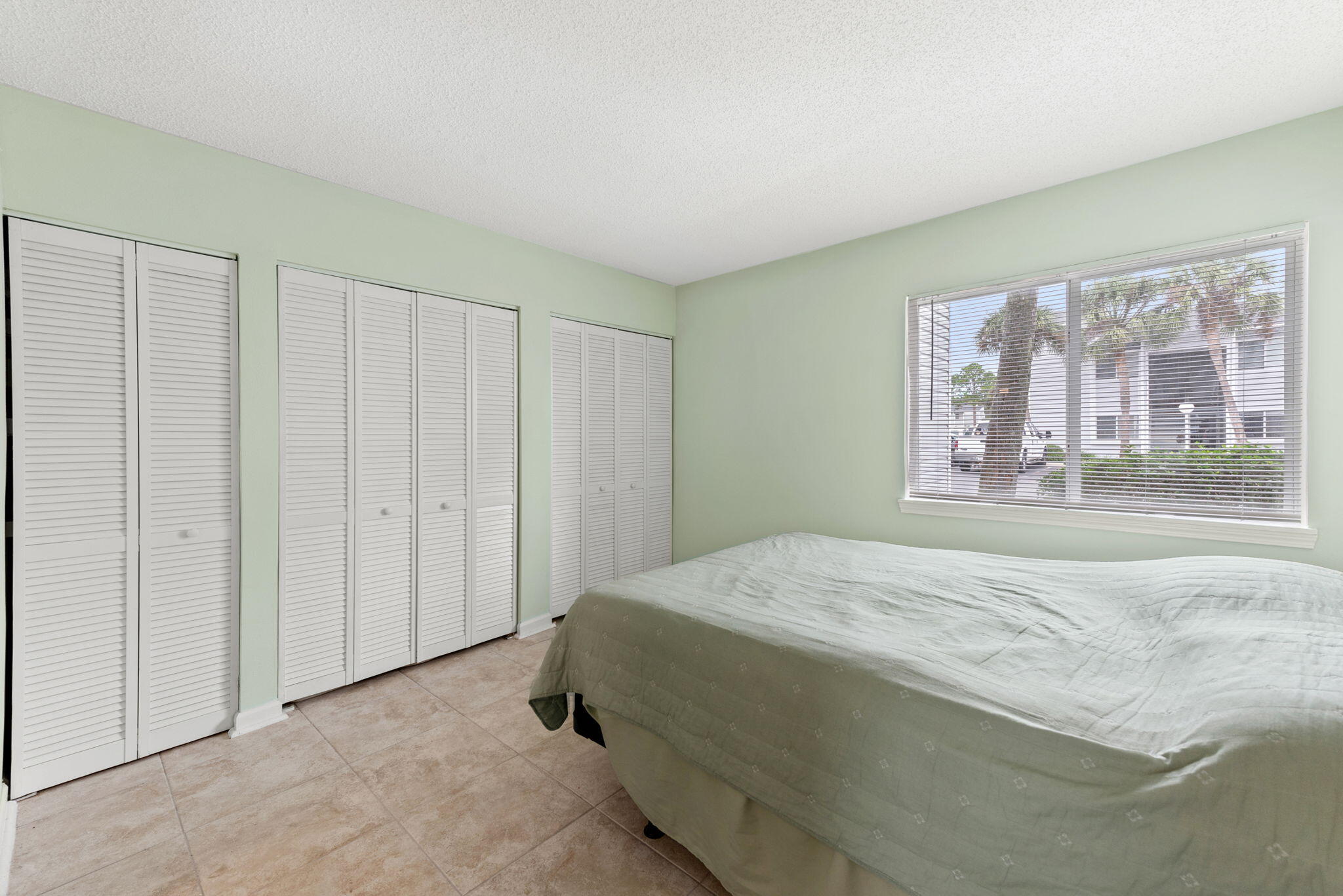 FINISTERRA CONDO - Residential