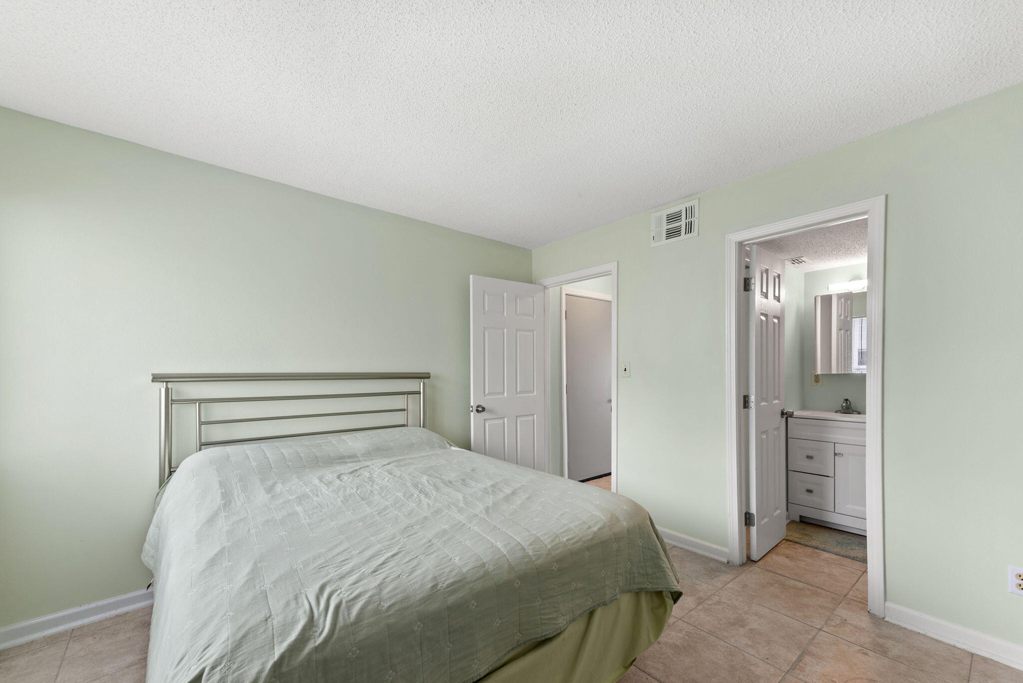 FINISTERRA CONDO - Residential