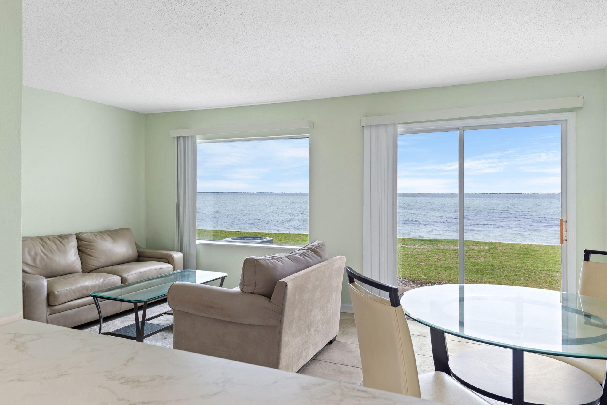 FINISTERRA CONDO - Residential