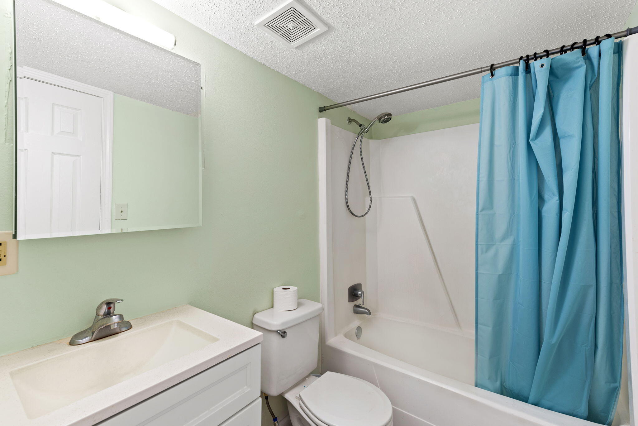 FINISTERRA CONDO - Residential