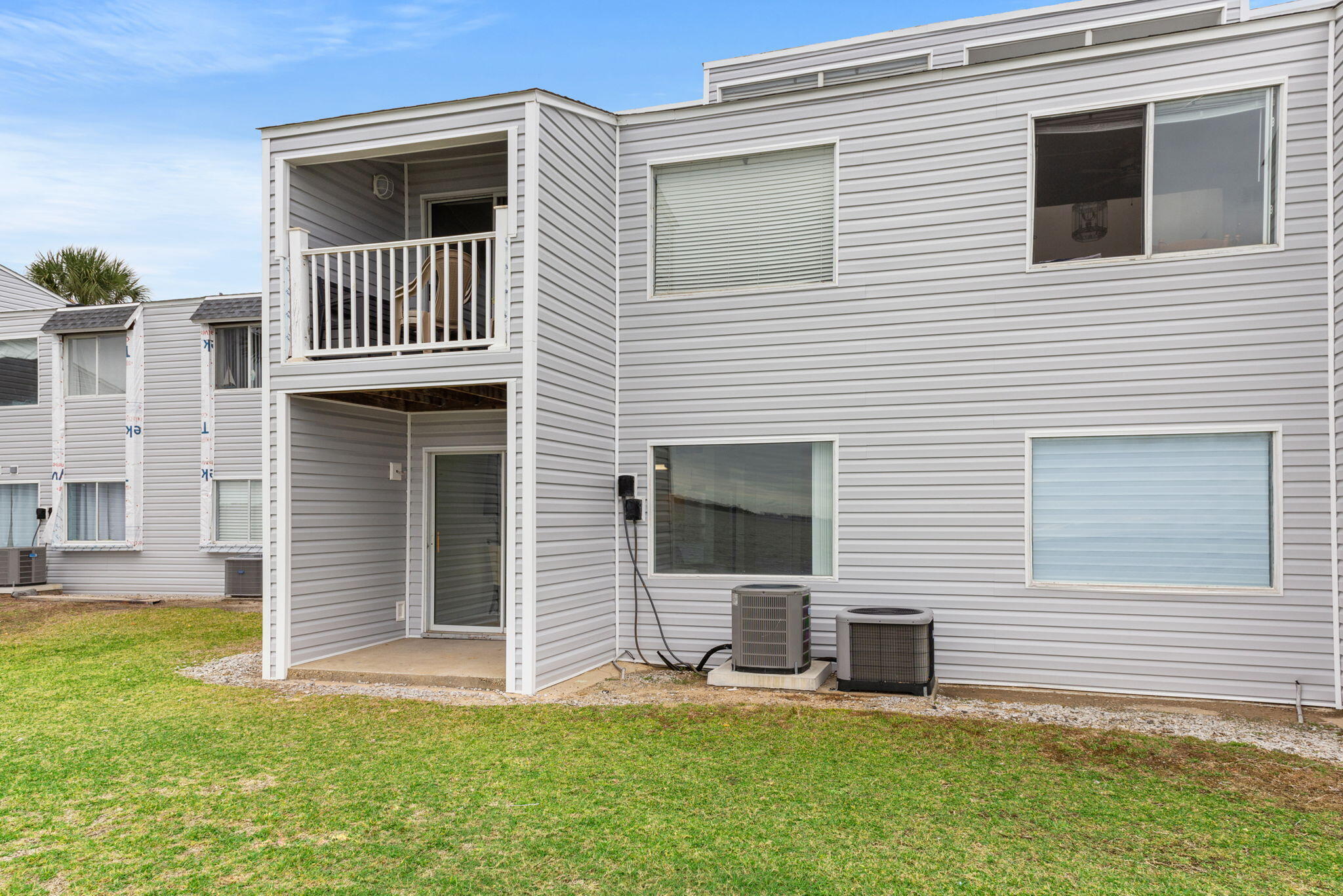 FINISTERRA CONDO - Residential