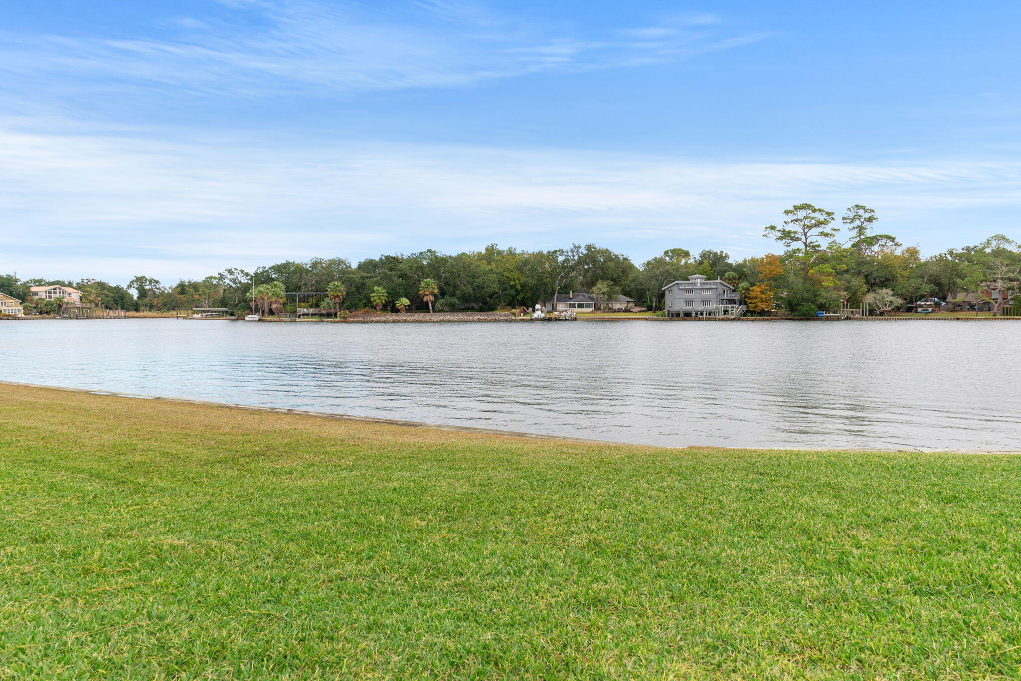 FINISTERRA CONDO - Residential