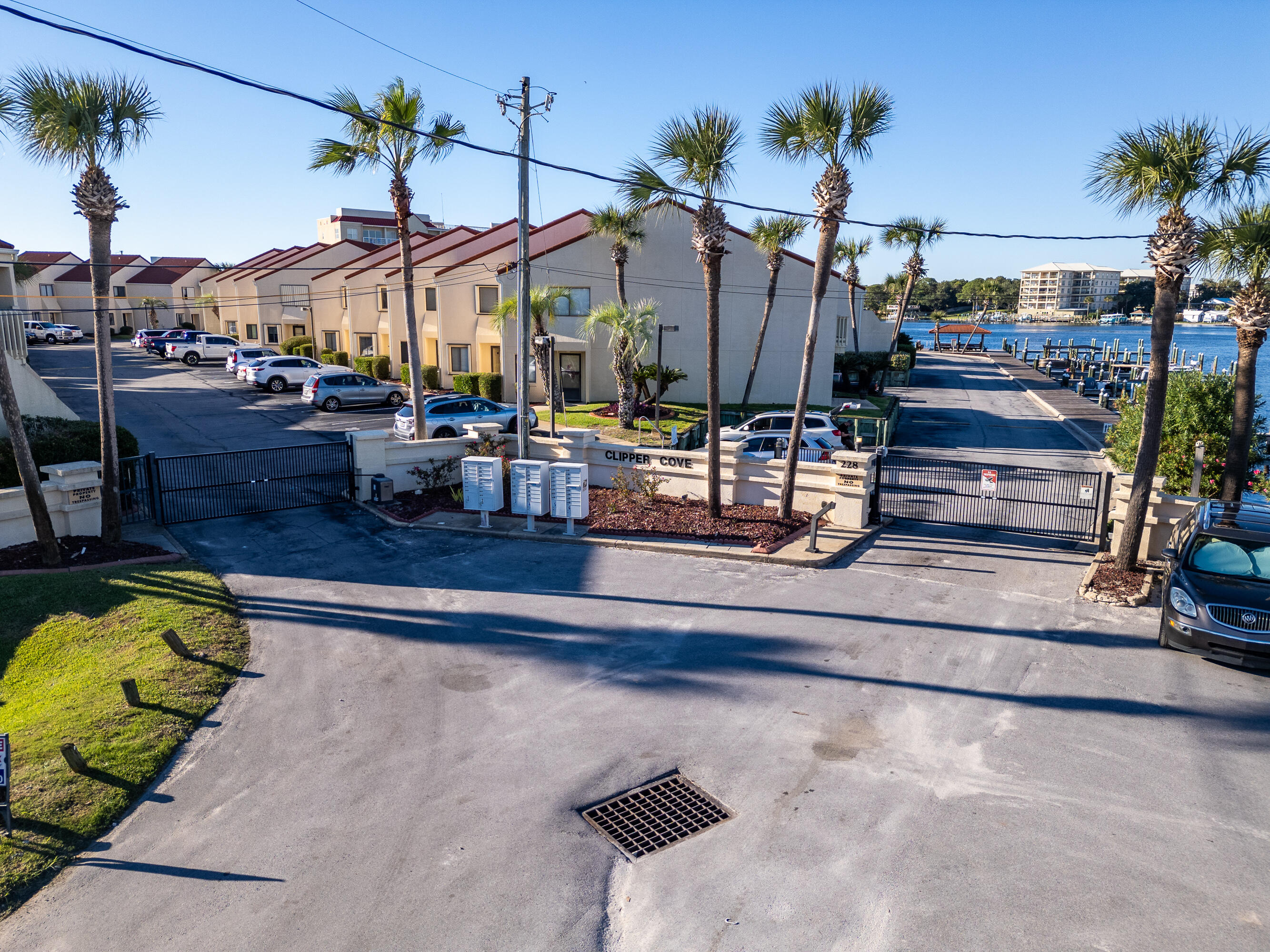 CLIPPER COVE T/H - Residential