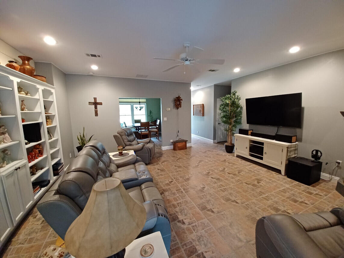 MIRROR LAKE - Residential