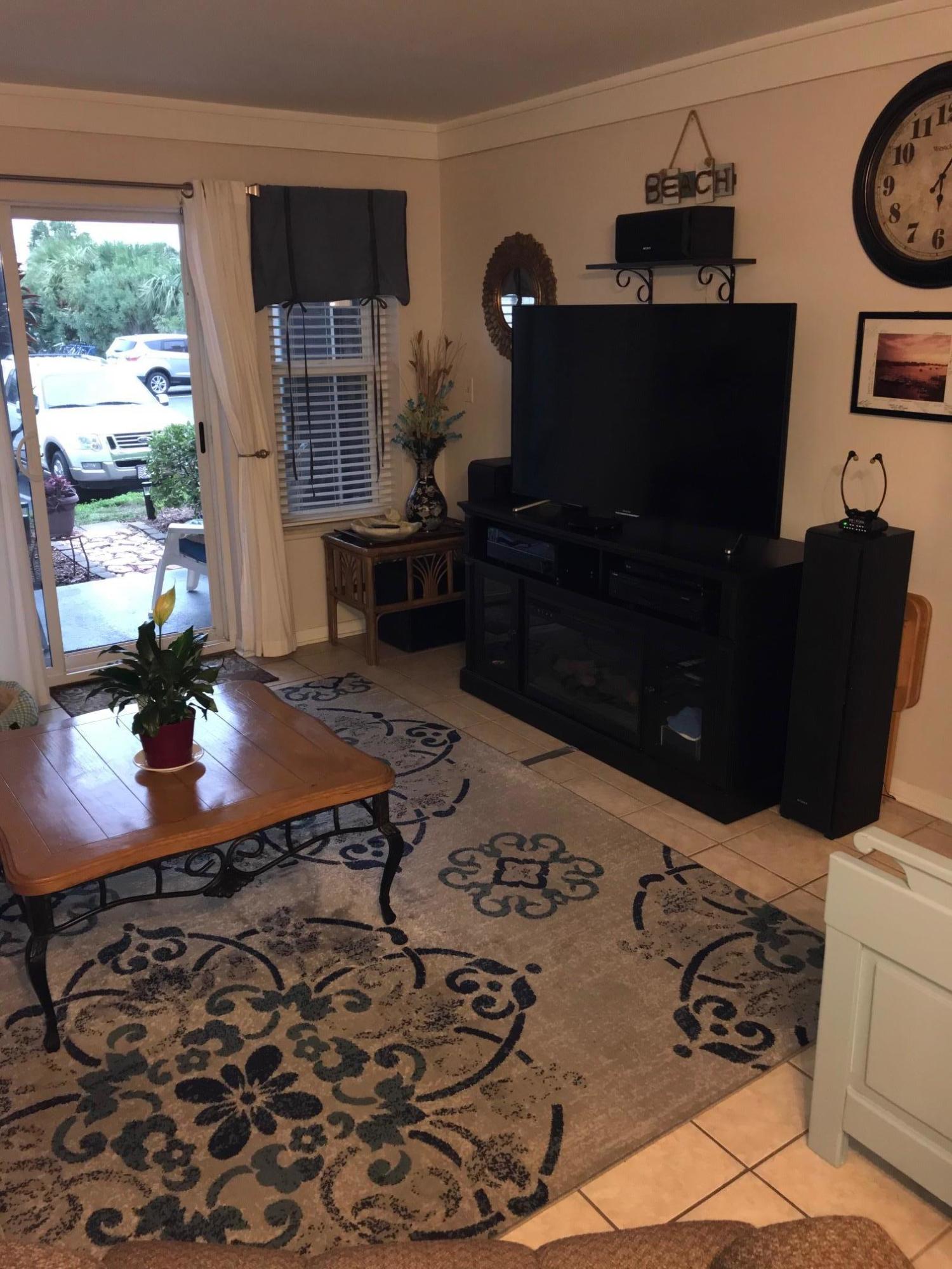 POOLSIDE VILLAS CONDO - Residential