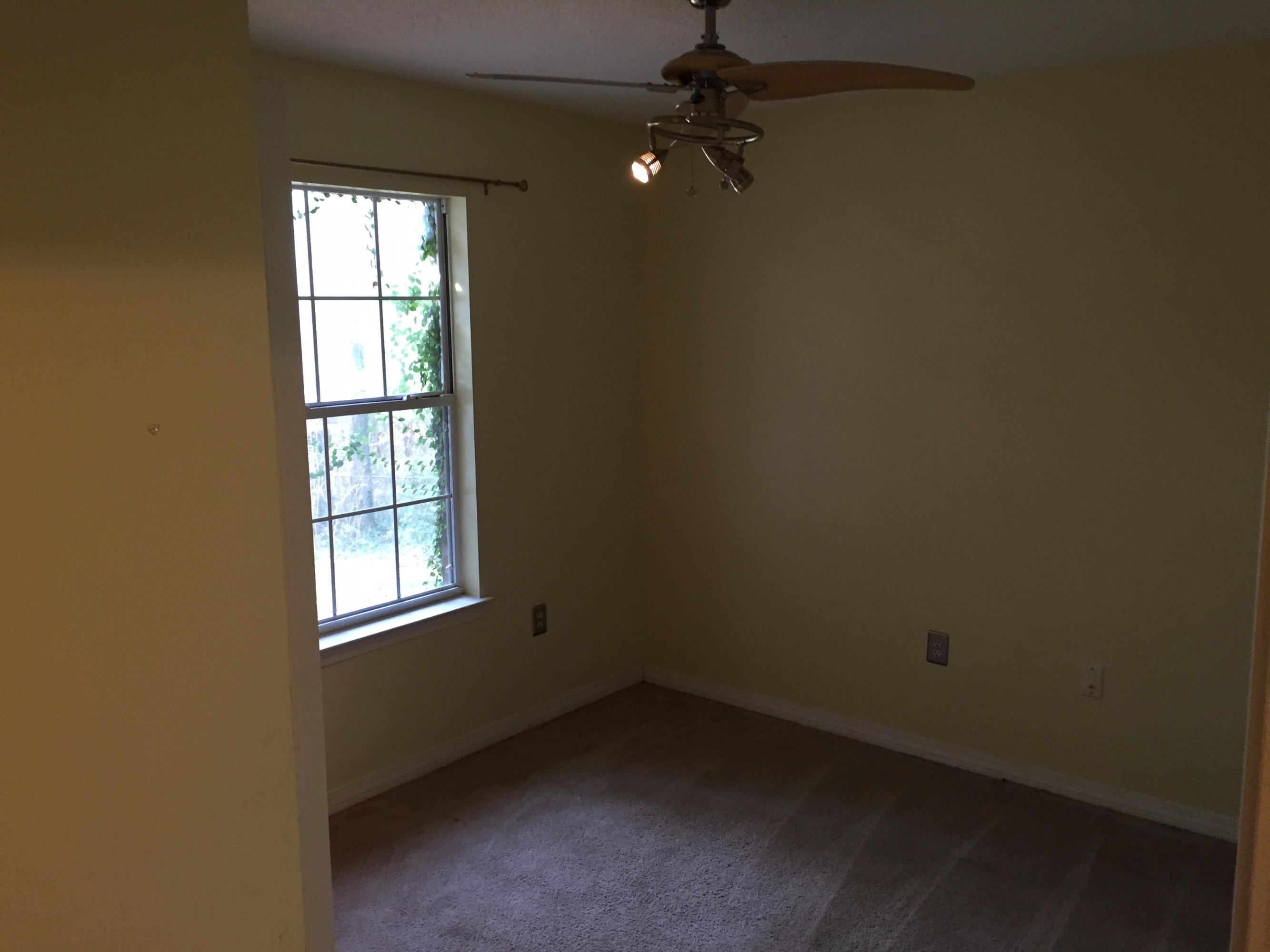 COUNTRYVIEW OAKS - Residential Lease