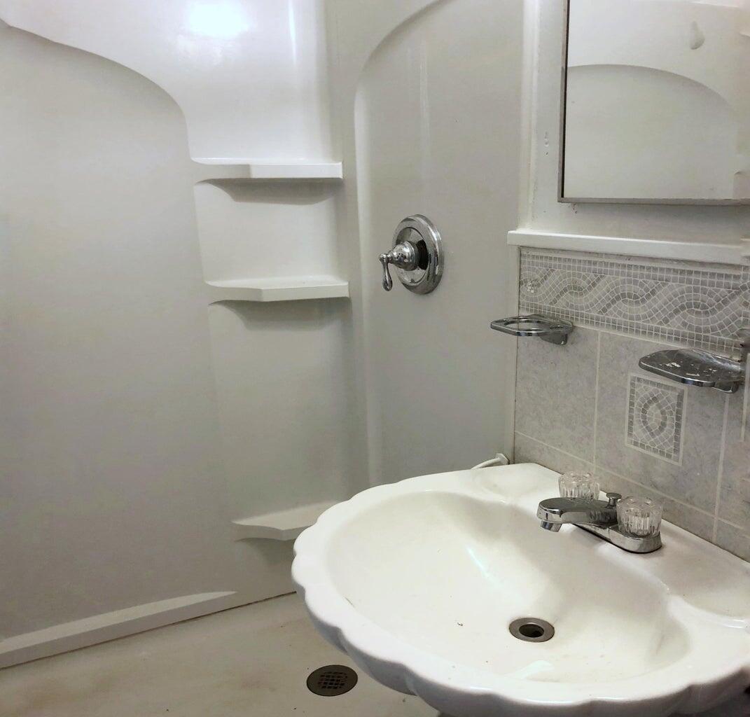 GARNIERS BEACH - Residential Lease
