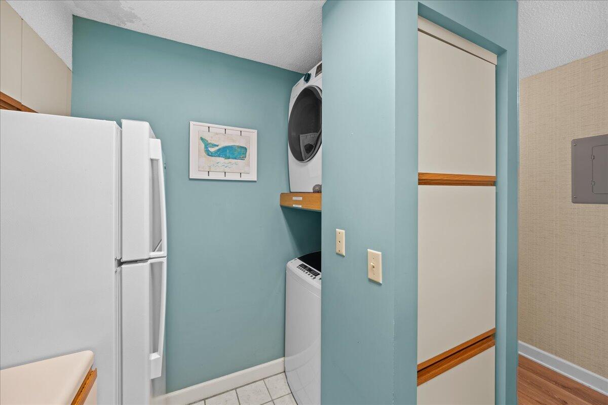 LAKESIDE CONDO AT BLUEWATER BAY - Residential