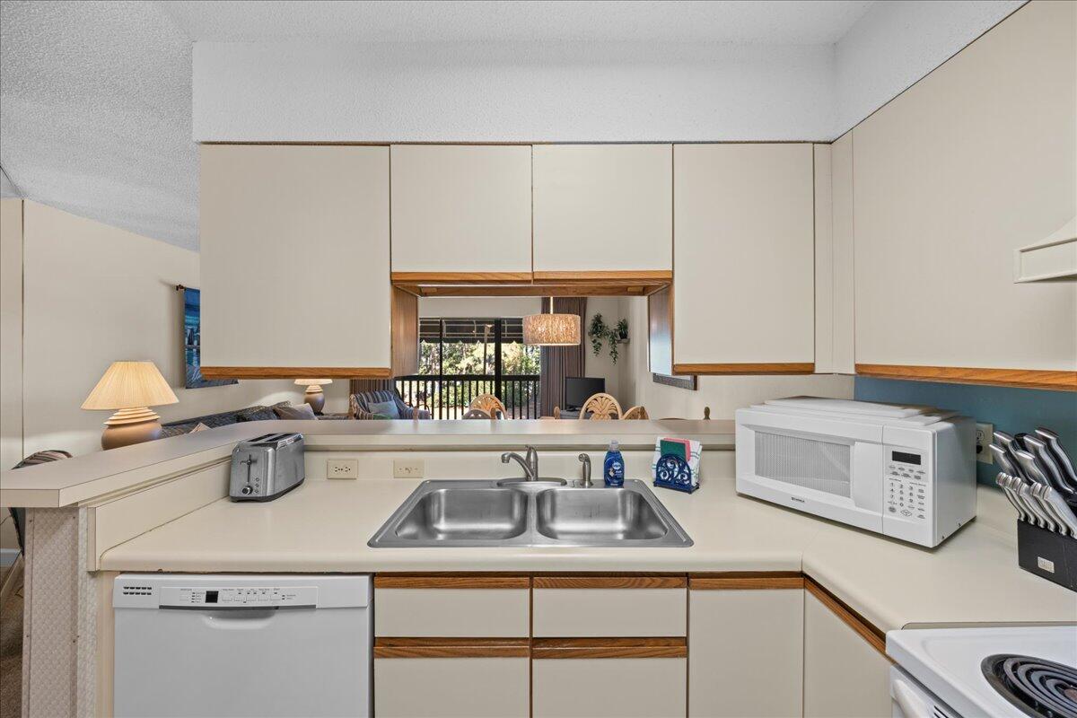 LAKESIDE CONDO AT BLUEWATER BAY - Residential