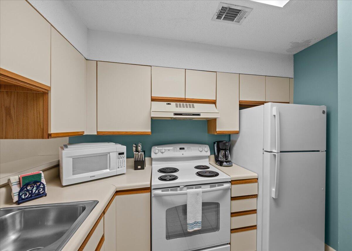 LAKESIDE CONDO AT BLUEWATER BAY - Residential