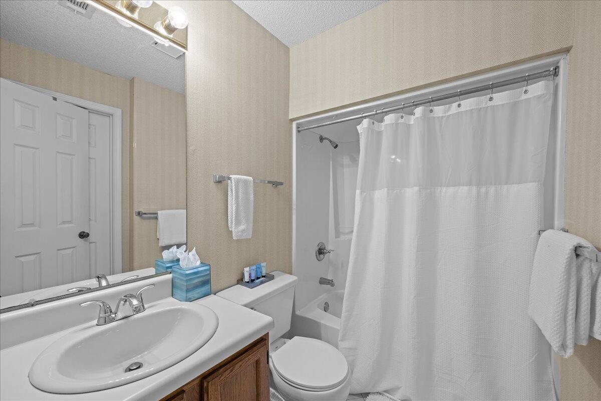 LAKESIDE CONDO AT BLUEWATER BAY - Residential