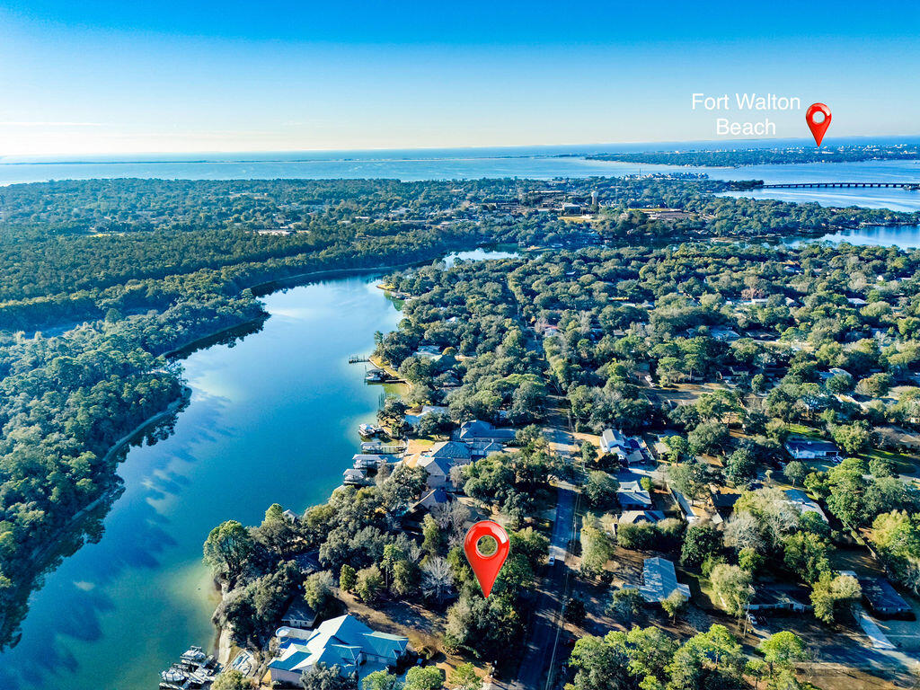 Poquito Bayou - Land