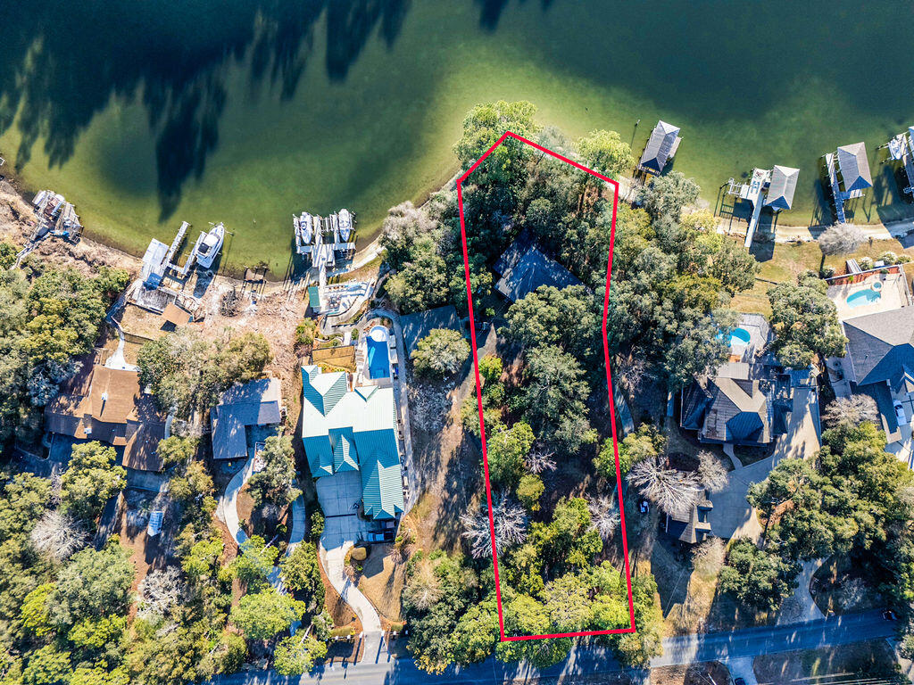 Poquito Bayou - Land