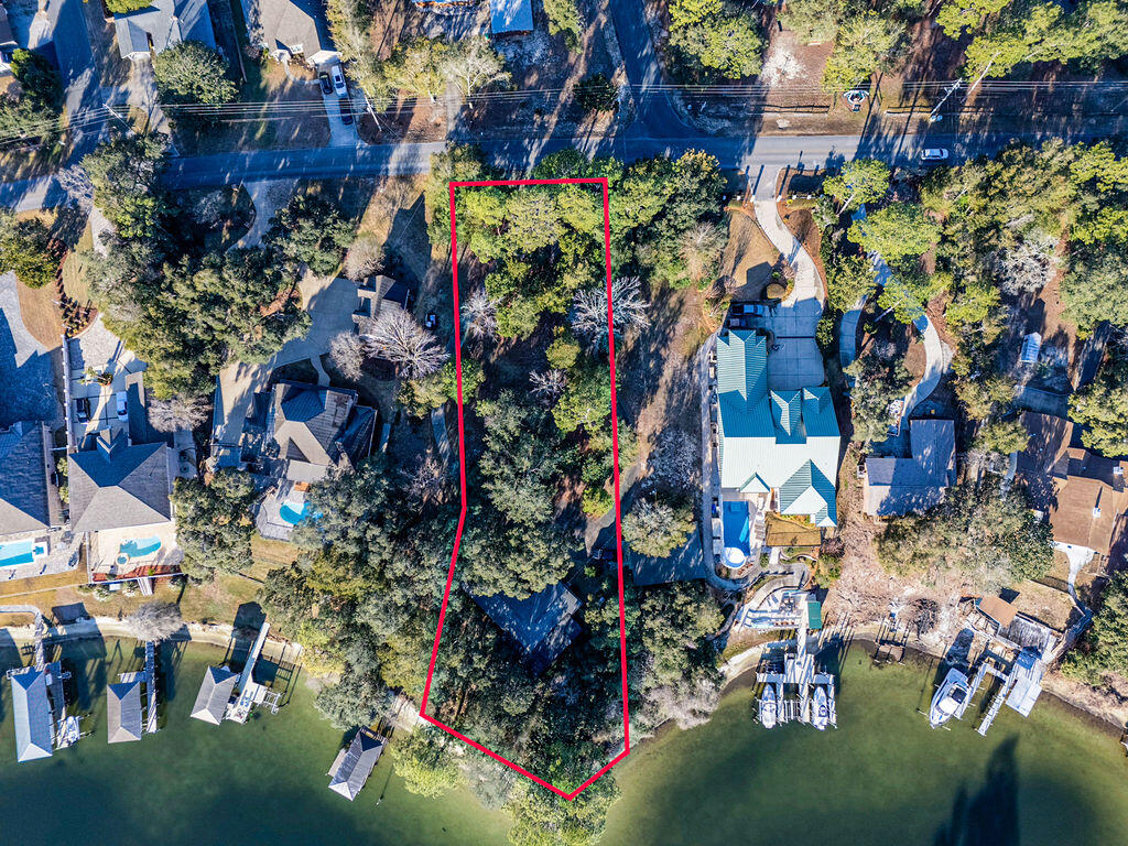 Poquito Bayou - Land