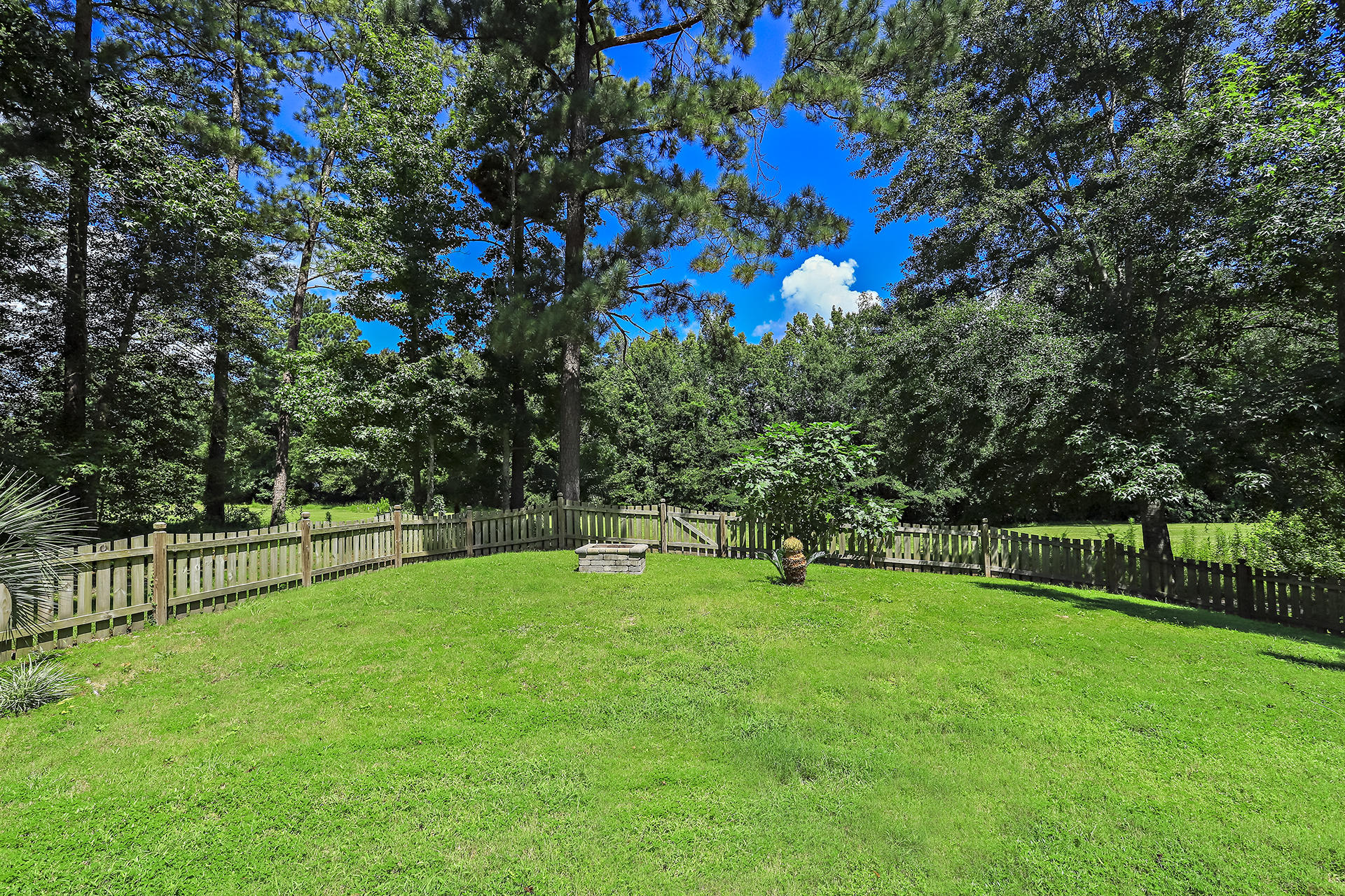 FOXWOOD ESTATES 1 - Residential