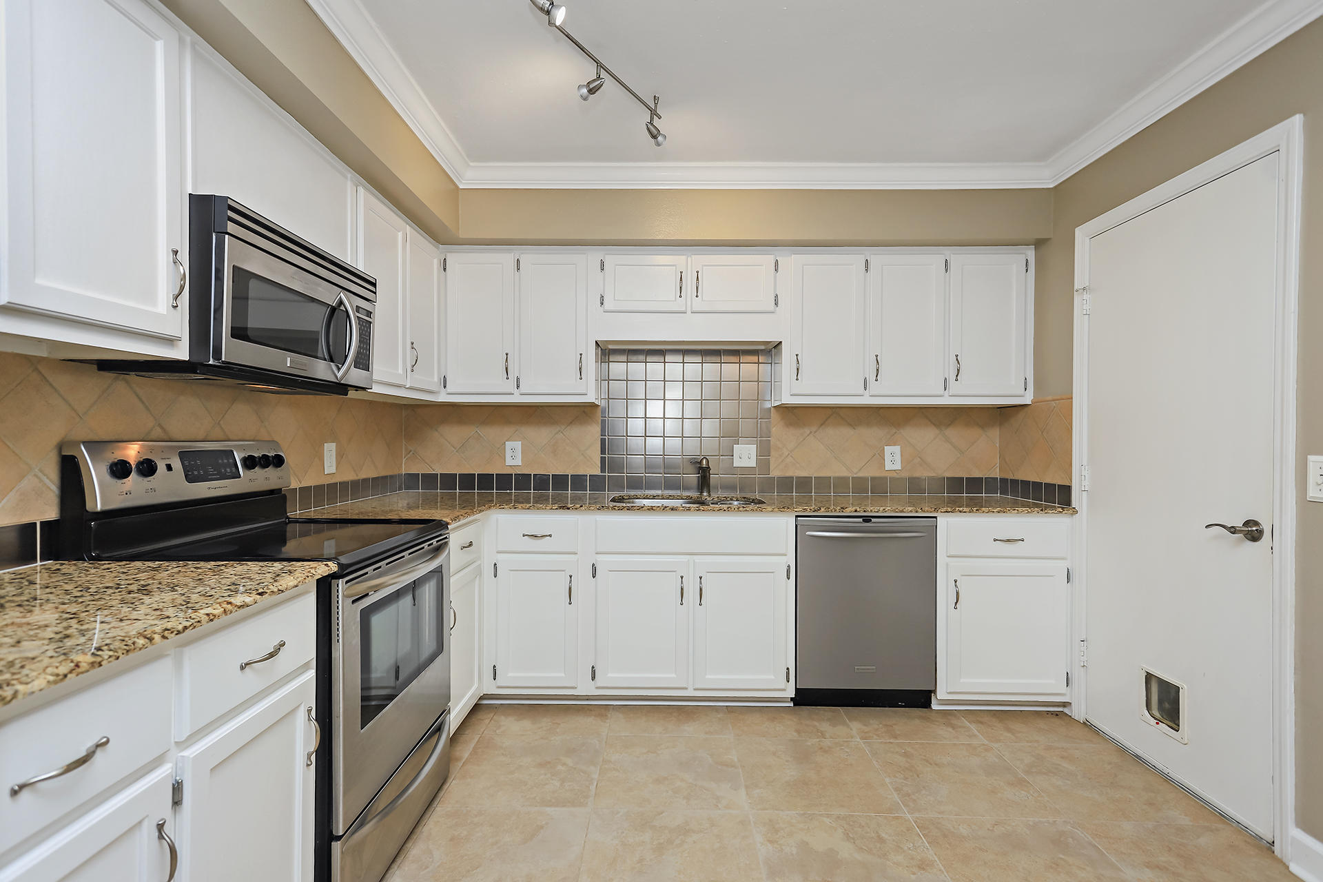 FOXWOOD ESTATES 1 - Residential