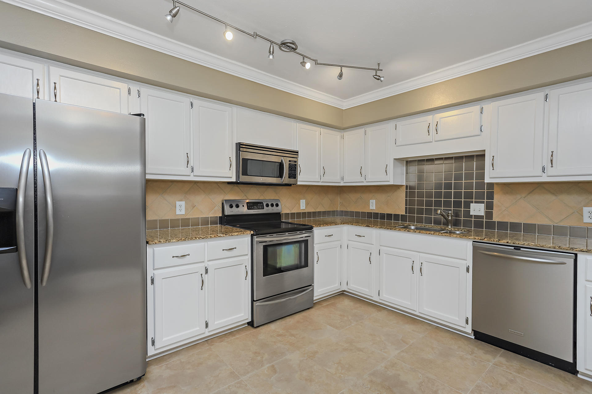 FOXWOOD ESTATES 1 - Residential