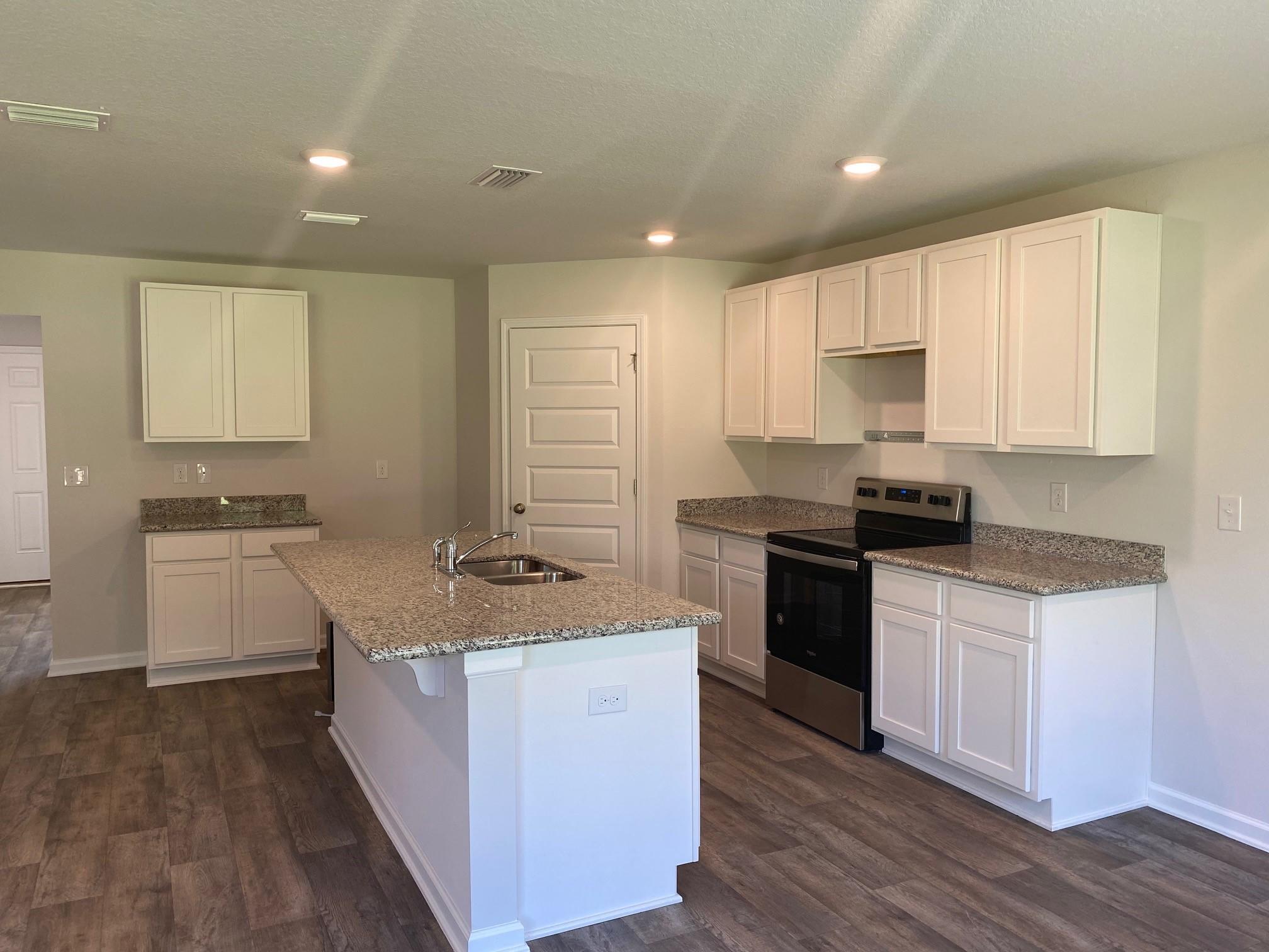 LAKERIDGE EST - Residential