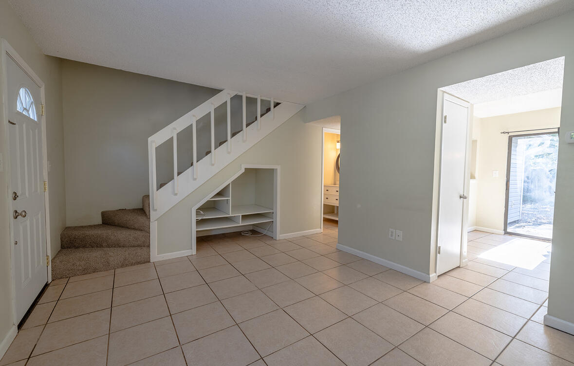 VALPARAISO PINECREST 1 - Residential Lease