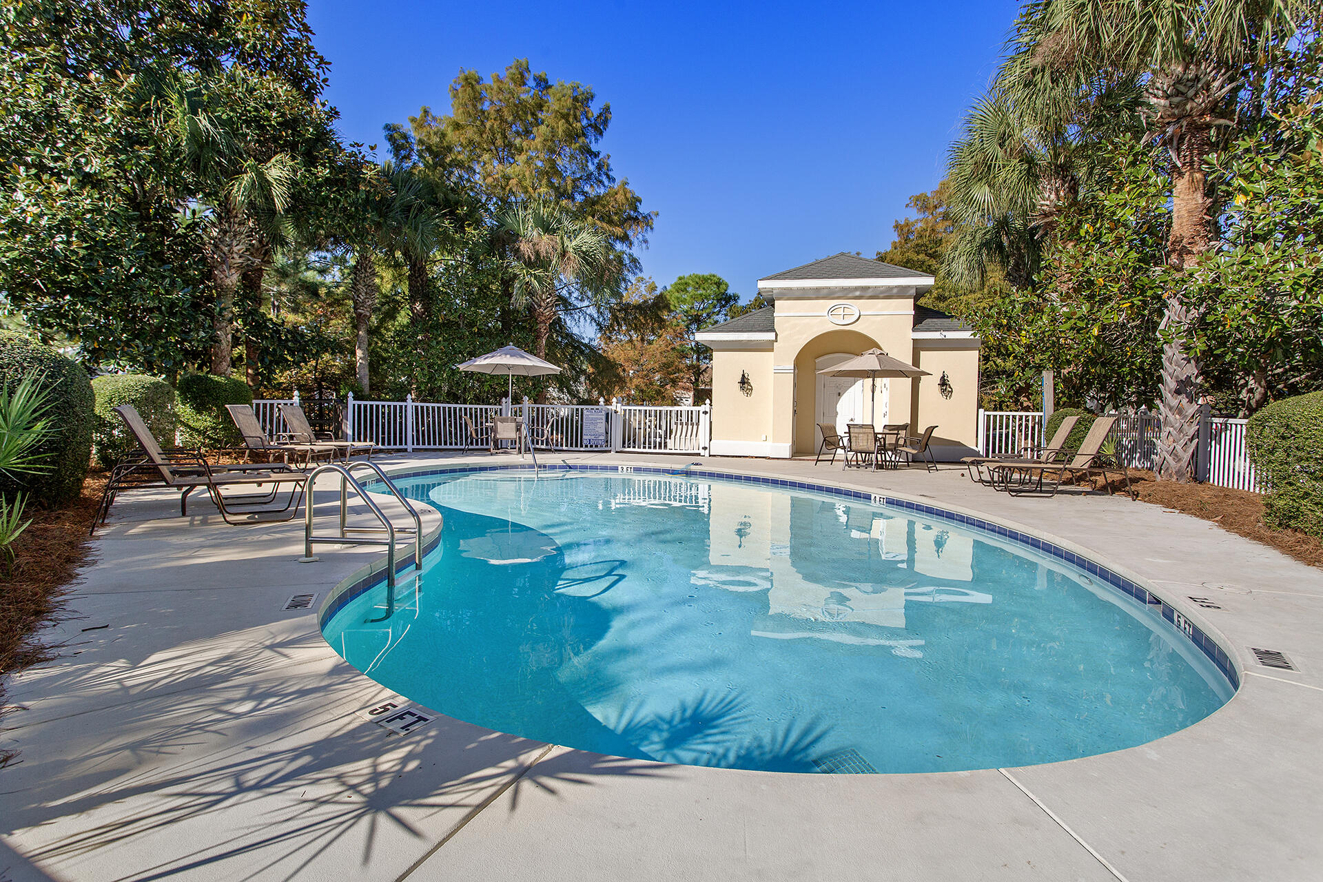 FAIRWAY VILLAS - Residential