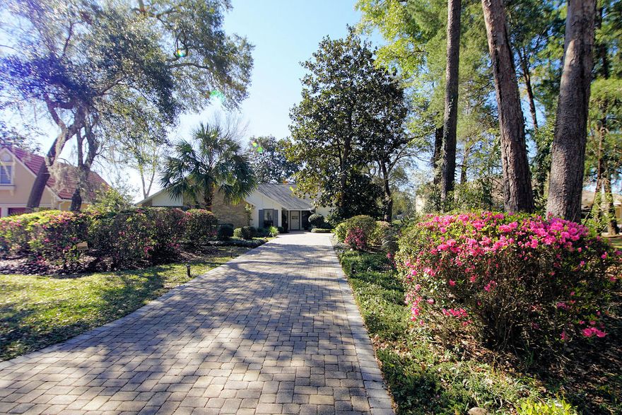 Immaculate is best word to describe this 3 bedroom Bluewater Bay home.Home is designed for entertaining with a spacious living area overlooking Lido lake.Gourmet Kitchen with Jennaire cooktop,cooking island.Huge deck provides a panoramic view of the lake front community.This is a second home and show's very little wear and tear.Exterior freshly painted 2018.New roof 2008.Brick paver driveway 2016.Hvac 2012.Come and enjoy everything Bluewater Bay has to offer including 27 hole golf course,full service marina 4 community pools,tennis center and more.Close to Eglin Afb.10 minutes to Destin Beaches.Take a look at this wonderful home,you won't be disappointed.