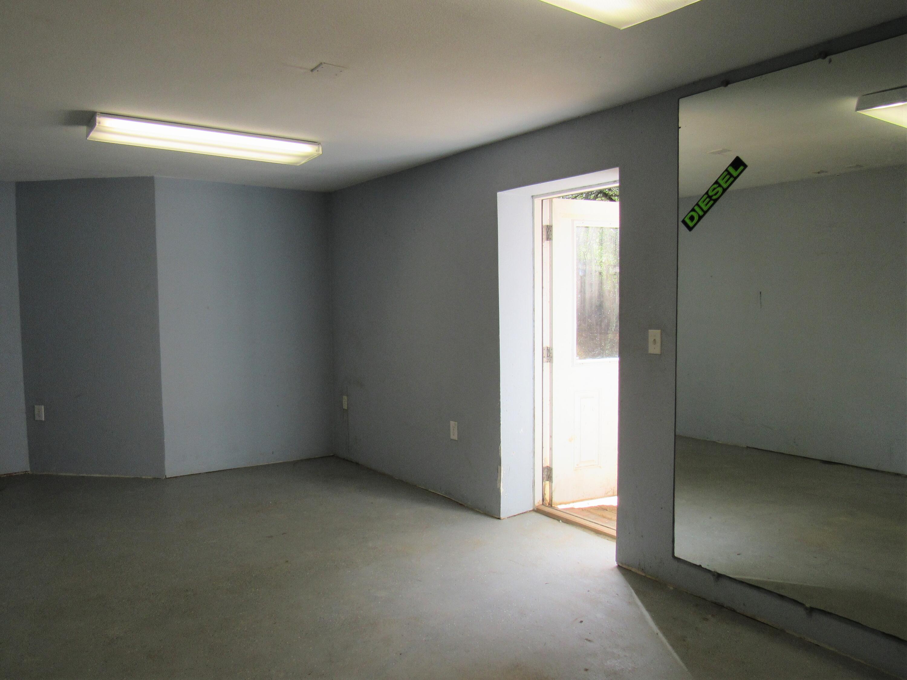 VALPARAISO (232200.00) - Residential