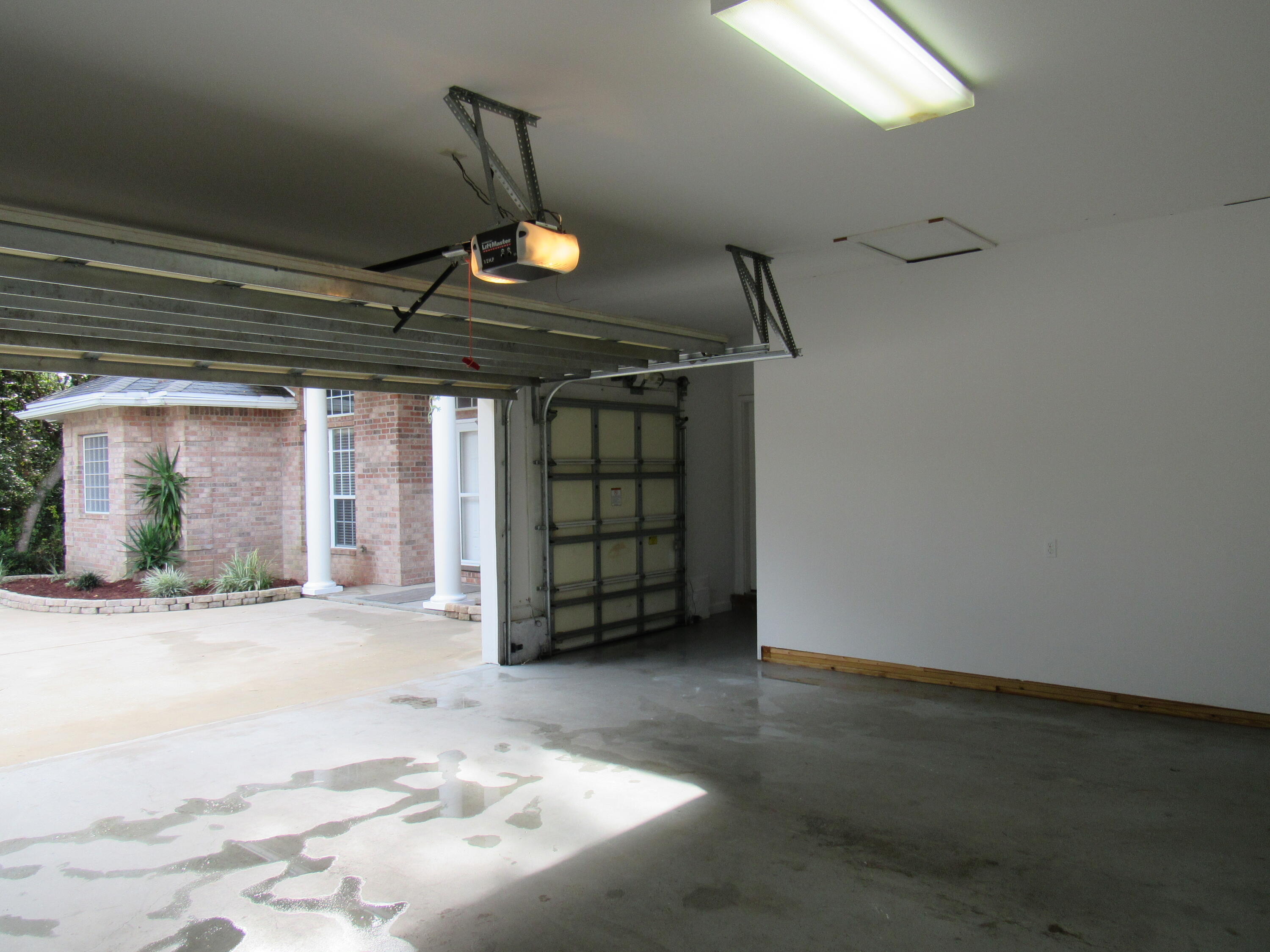 VALPARAISO (232200.00) - Residential