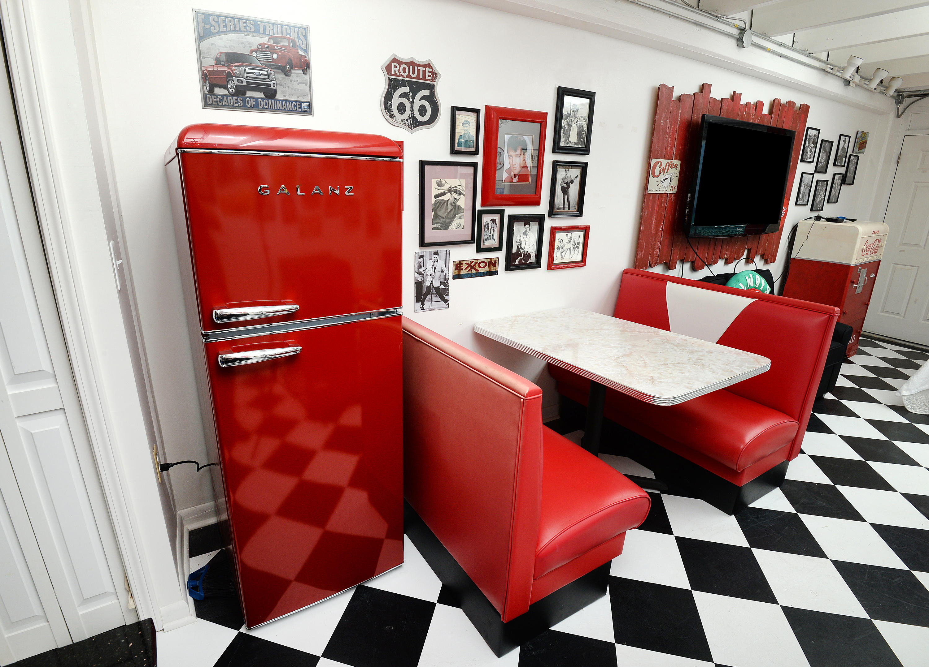 Fontainebleau Terrace - Residential