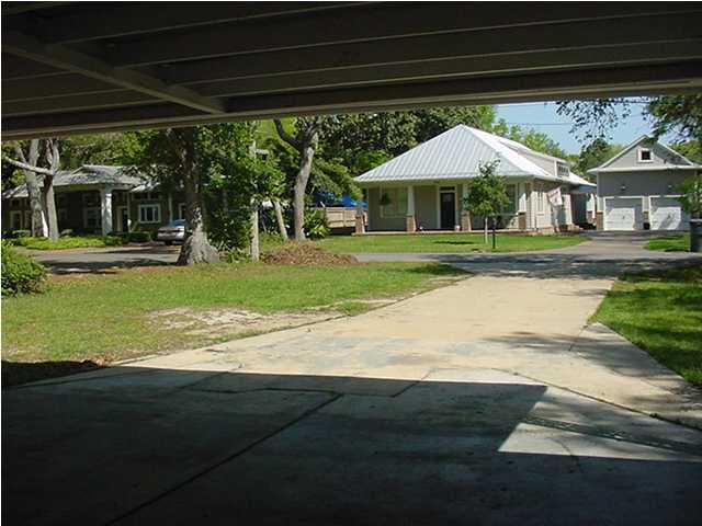 ELLIOTTS POINT - Residential