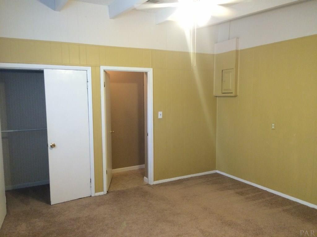 ELLIOTTS POINT - Residential