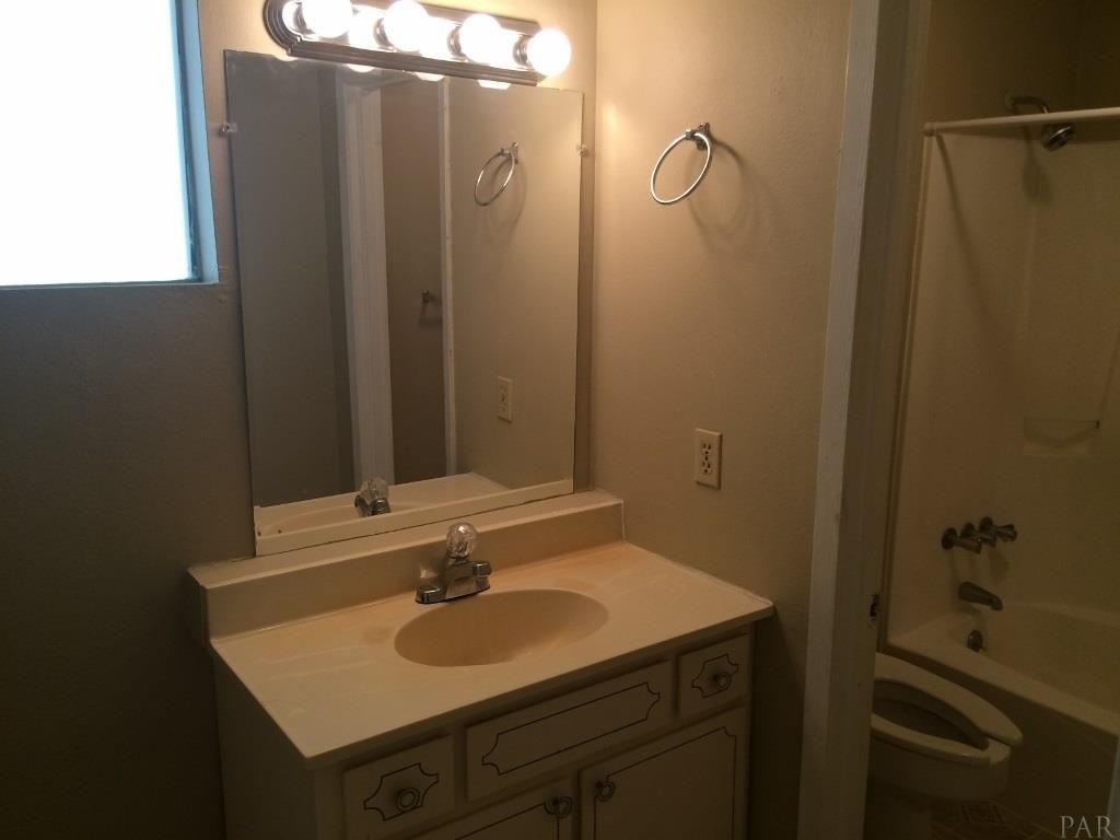 ELLIOTTS POINT - Residential