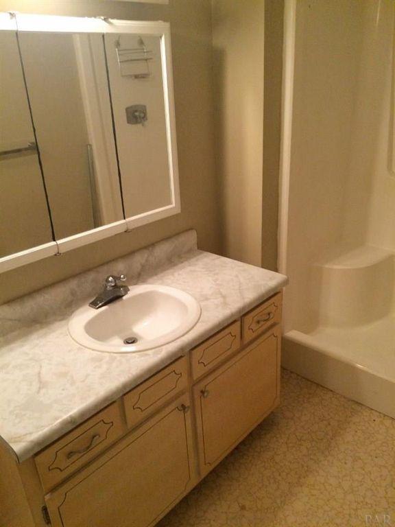 ELLIOTTS POINT - Residential