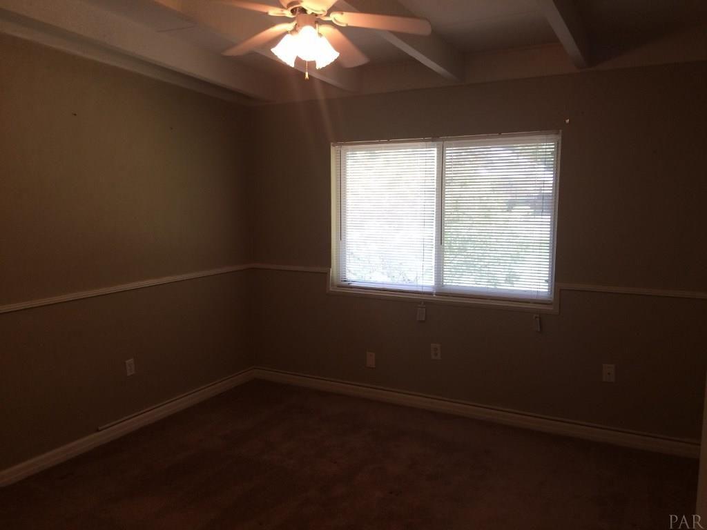 ELLIOTTS POINT - Residential