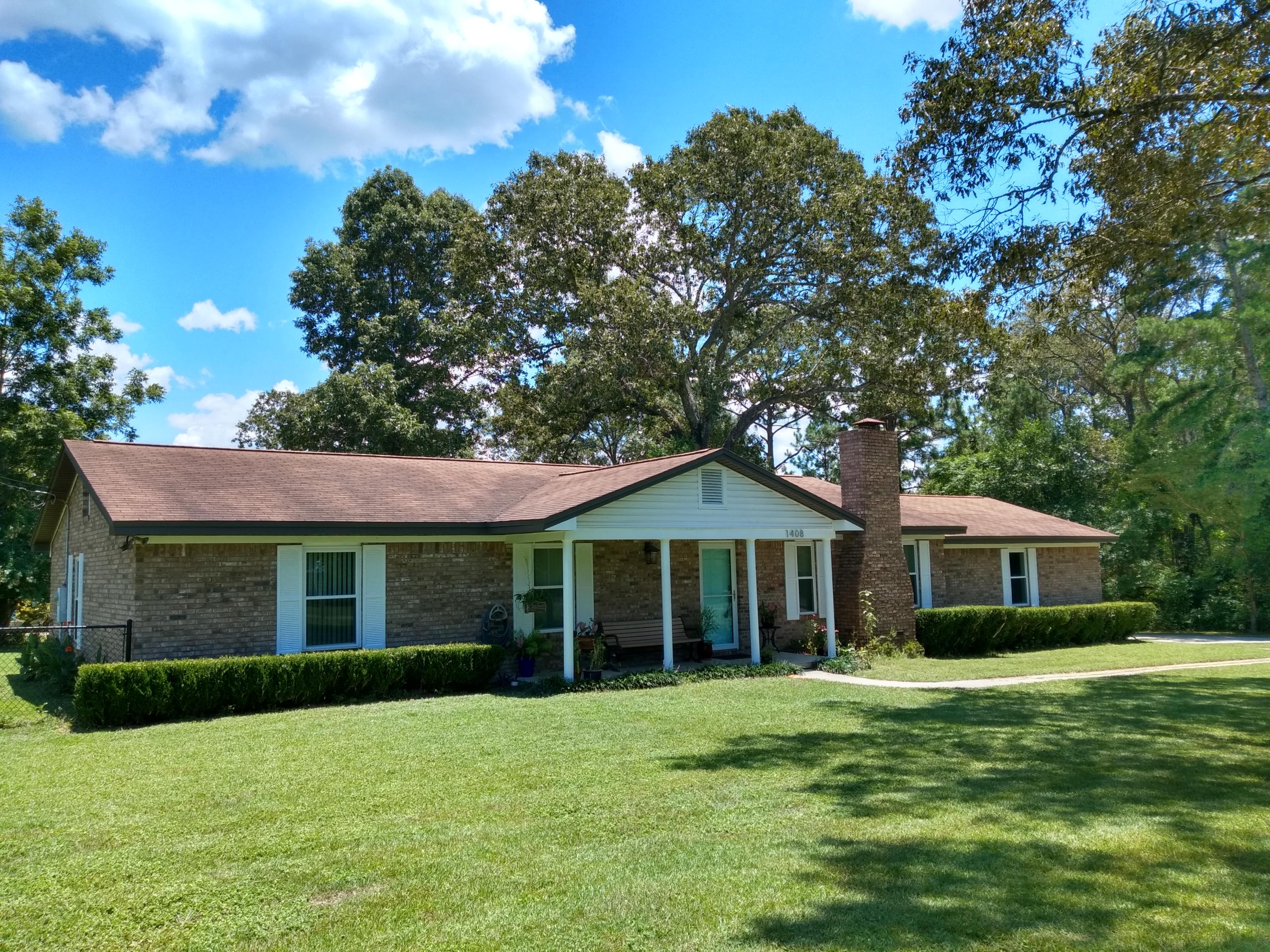 Feeling a little cramped in your neighborhood? Need to store toys,tools & equipment? Crave space for pets & children to run? Thisall-brick, solidly built, 3/2 on ONE ACRE homesite has storage options& room to grow. Practically new from hand-trowled ceilings to lowmaintenance 18'' porcelain tile floors, this total remodel was designedfor comfort and easy living. The modern kitchen is a bright workspacewith walls of soft-close cabinets/drawers, granite counters, stainlesssteel appliances & area for coffee bar; baths have all new porcelainfixtures, granite counter & ceramic tile tub enclosures. Throughoutthis immaculate, one level home are new recessed lights, ceiling fans,switches and tamper-resistant outlets. Non-slip outdoor tile on frontporch and screened patio.