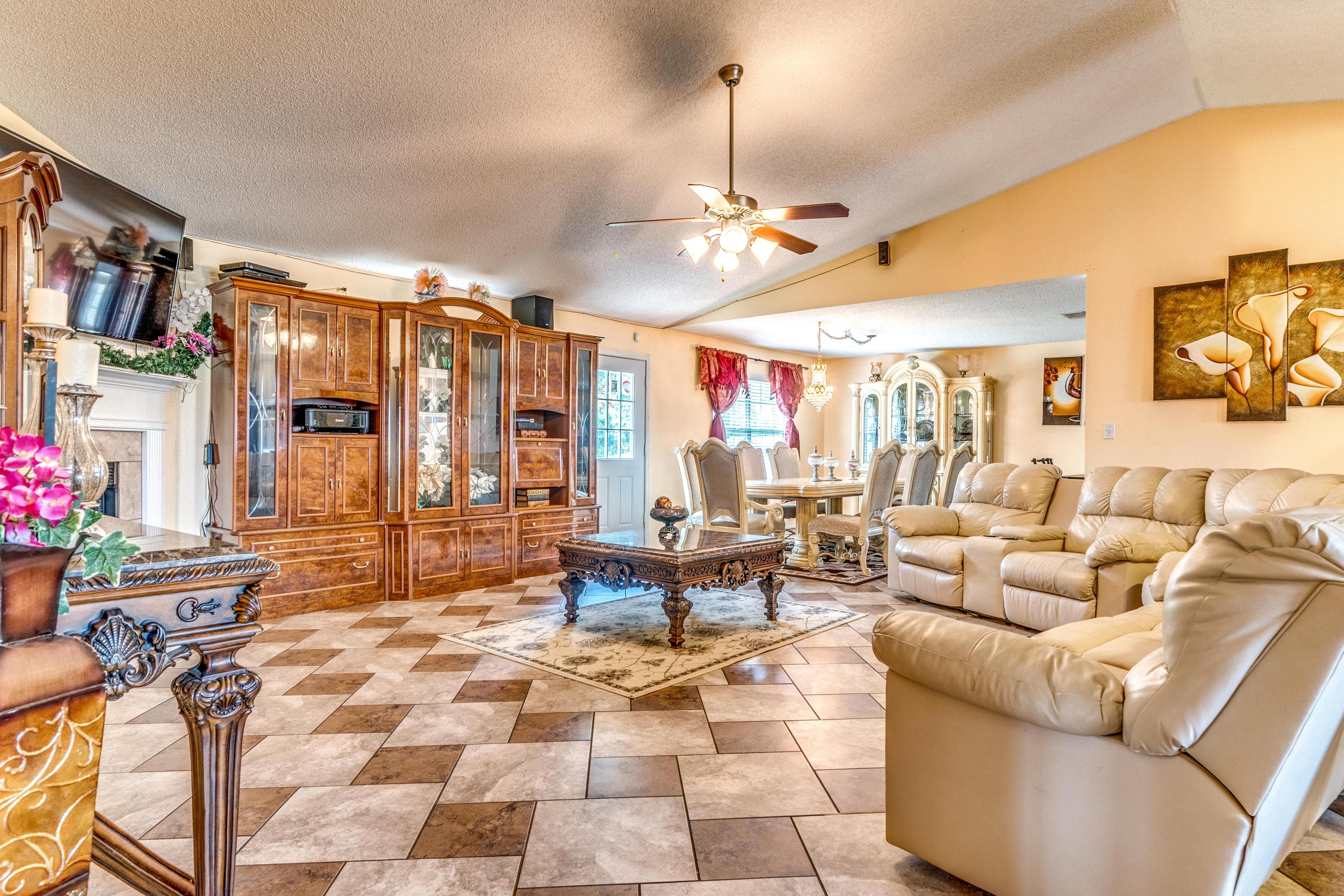 ALICIA PLACE - Residential