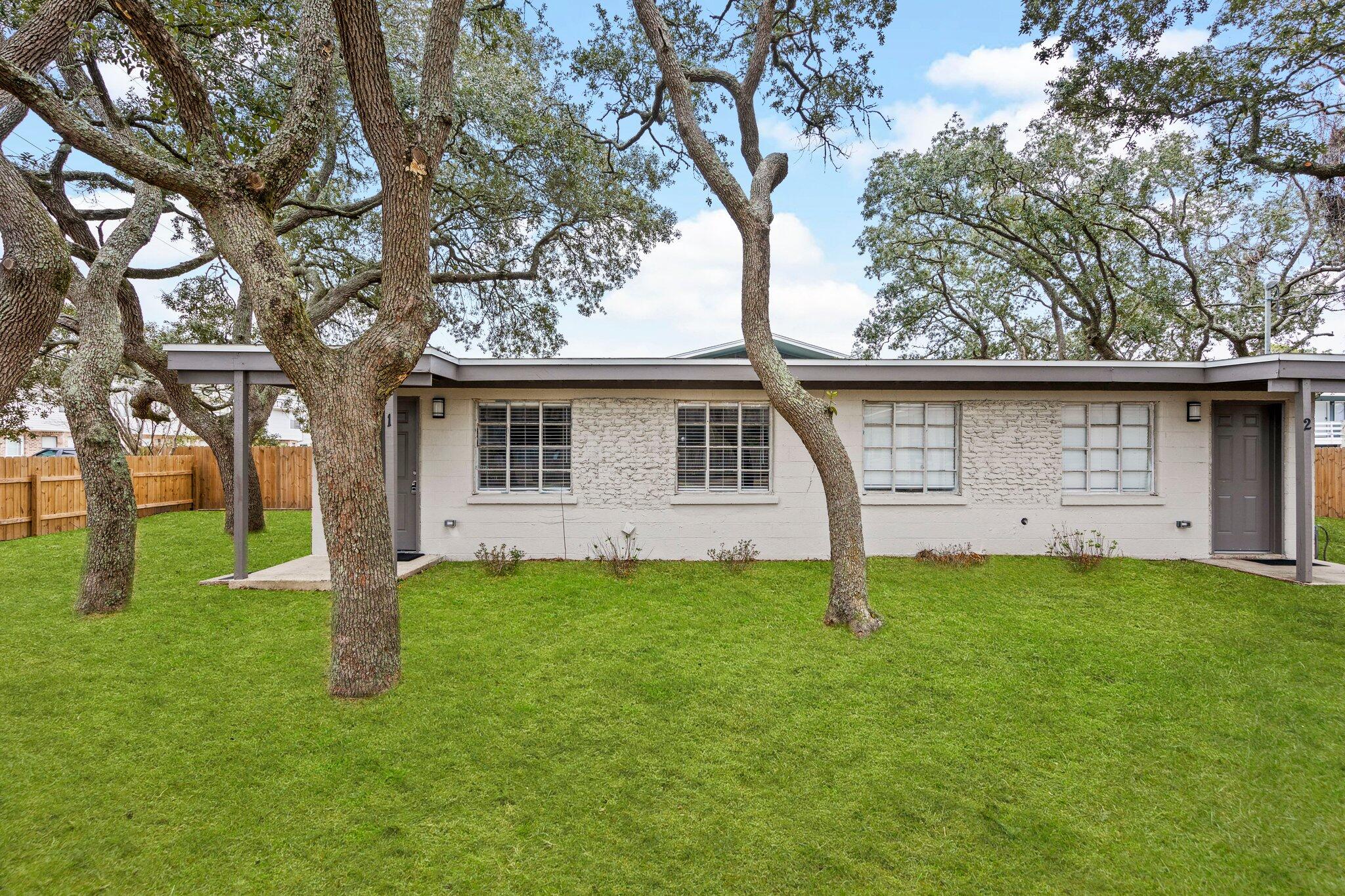 Welcome to the charming 1 bedroom in Fort Walton Beach! This cozy home offers a convenient location and an outside common area with picnic tables. The interior features an open and bright layout, perfect for relaxing or entertaining guests. With vinyl plank flooring throughout, this cottage exudes a modern and clean aesthetic. Whether you're looking for a starter home or a cozy retreat, this 1 bedroom, 1 bathroom cottage is the perfect place to call your own. Don't miss out on this opportunity to live in the heart of Fort Walton Beach!