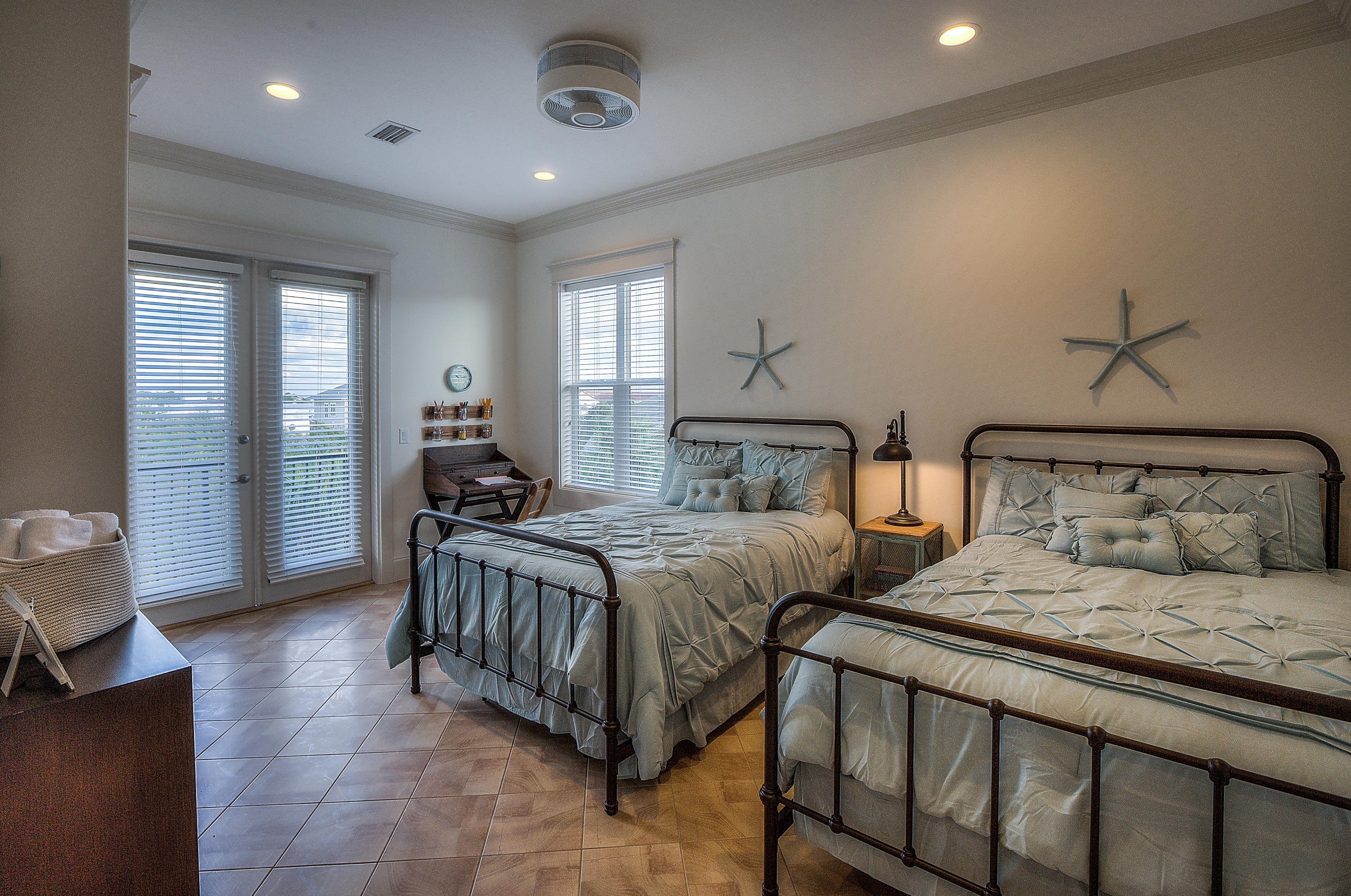 GULF SHORE MANOR - Residential