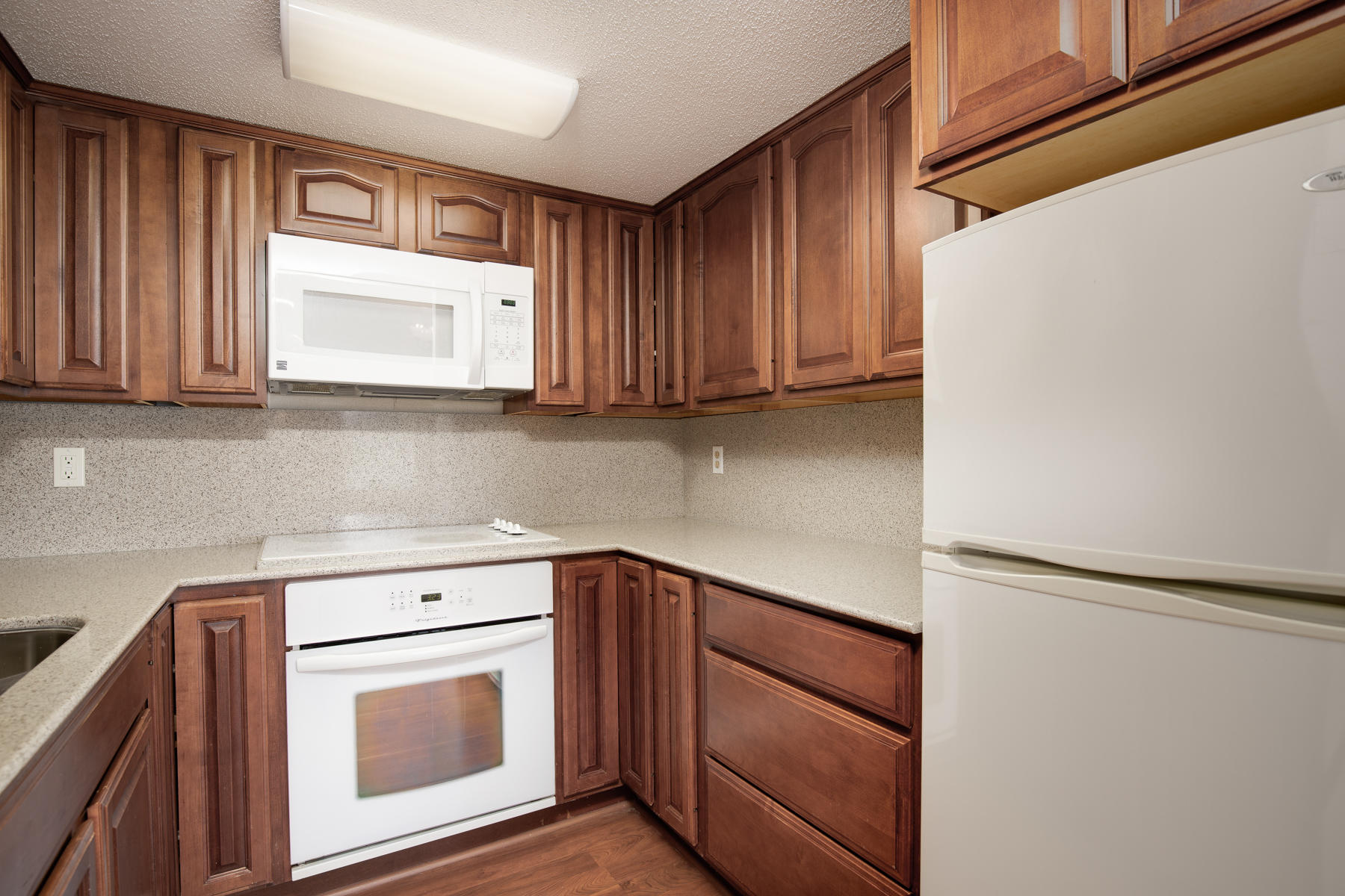 FINISTERRA CONDO - Residential