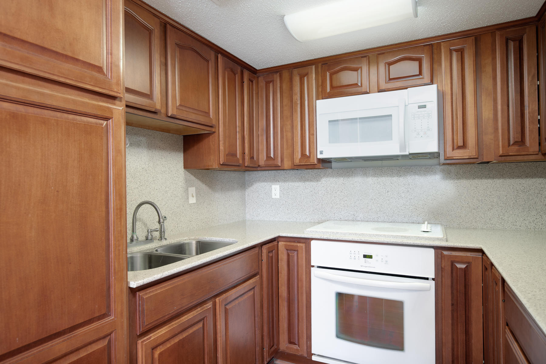 FINISTERRA CONDO - Residential