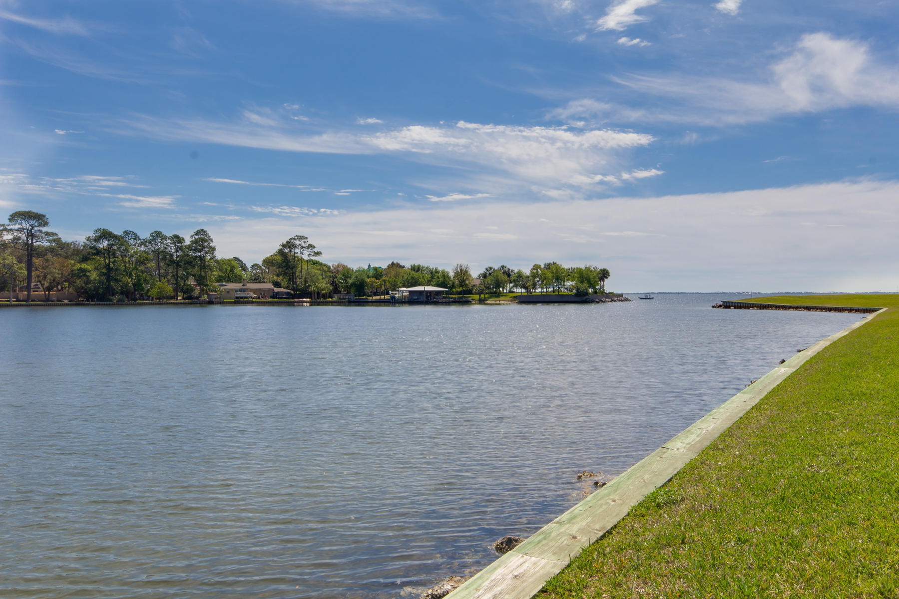 FINISTERRA CONDO - Residential