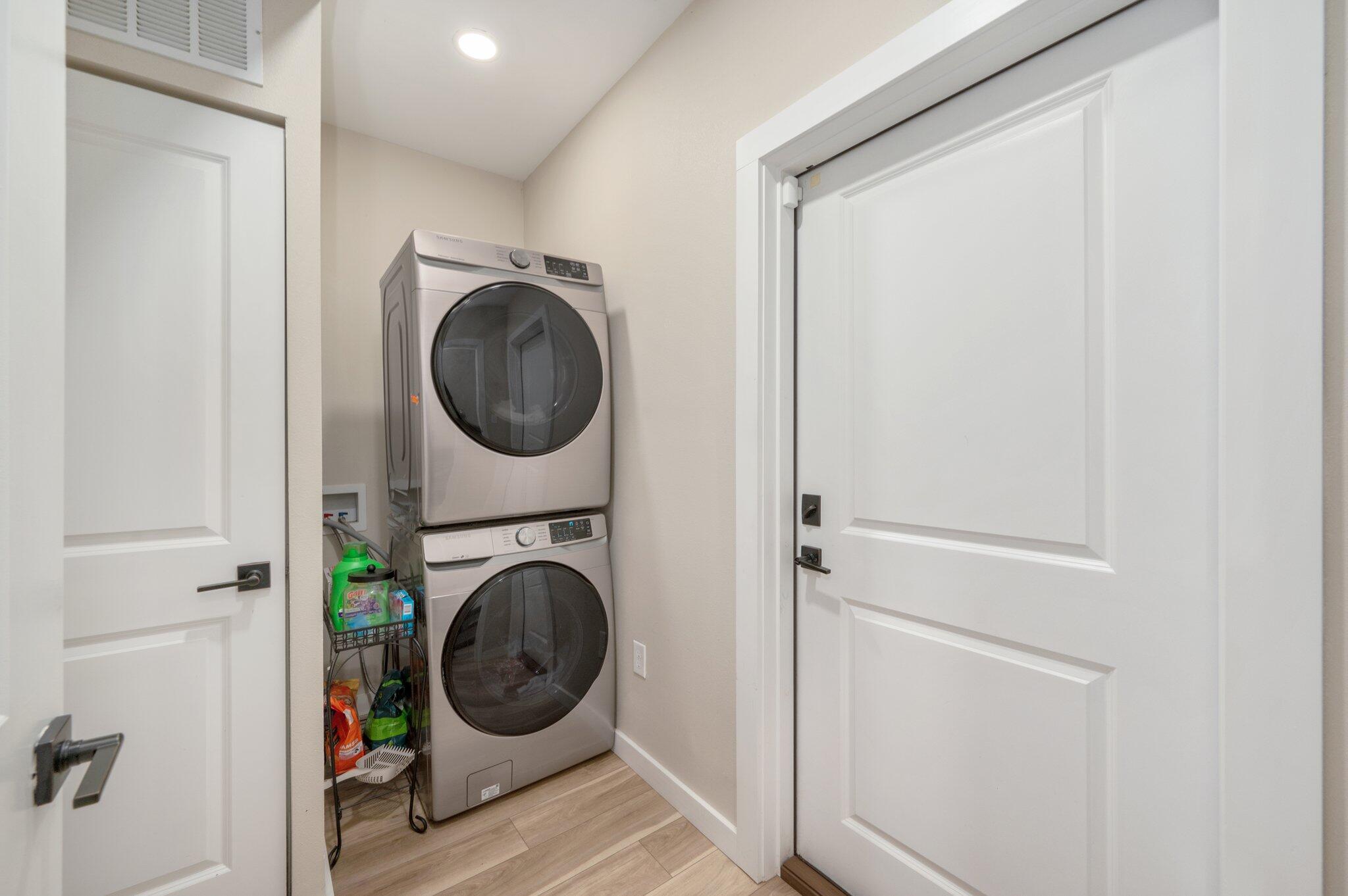 OAKWOOD LAKES ESTATES - Residential Lease