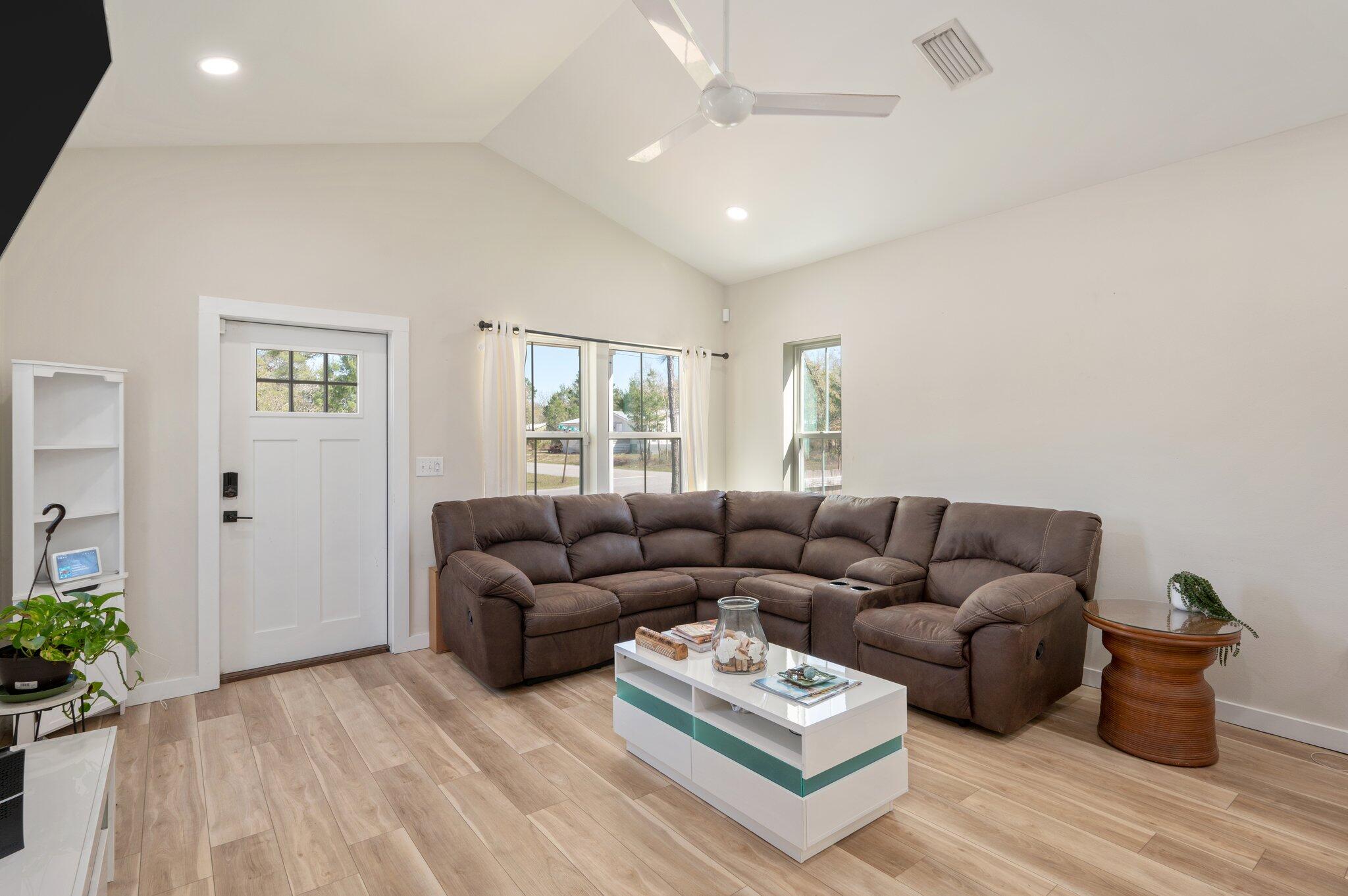 OAKWOOD LAKES ESTATES - Residential Lease