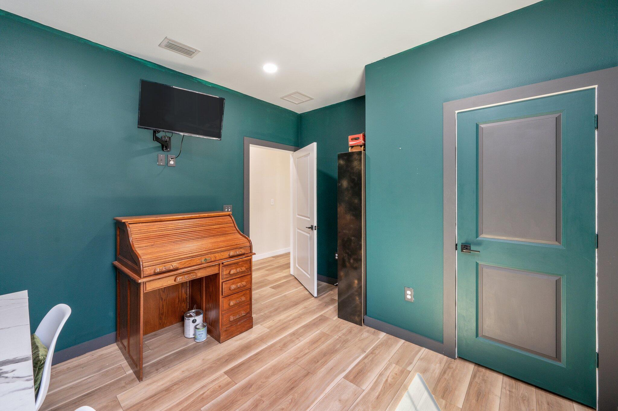 OAKWOOD LAKES ESTATES - Residential Lease