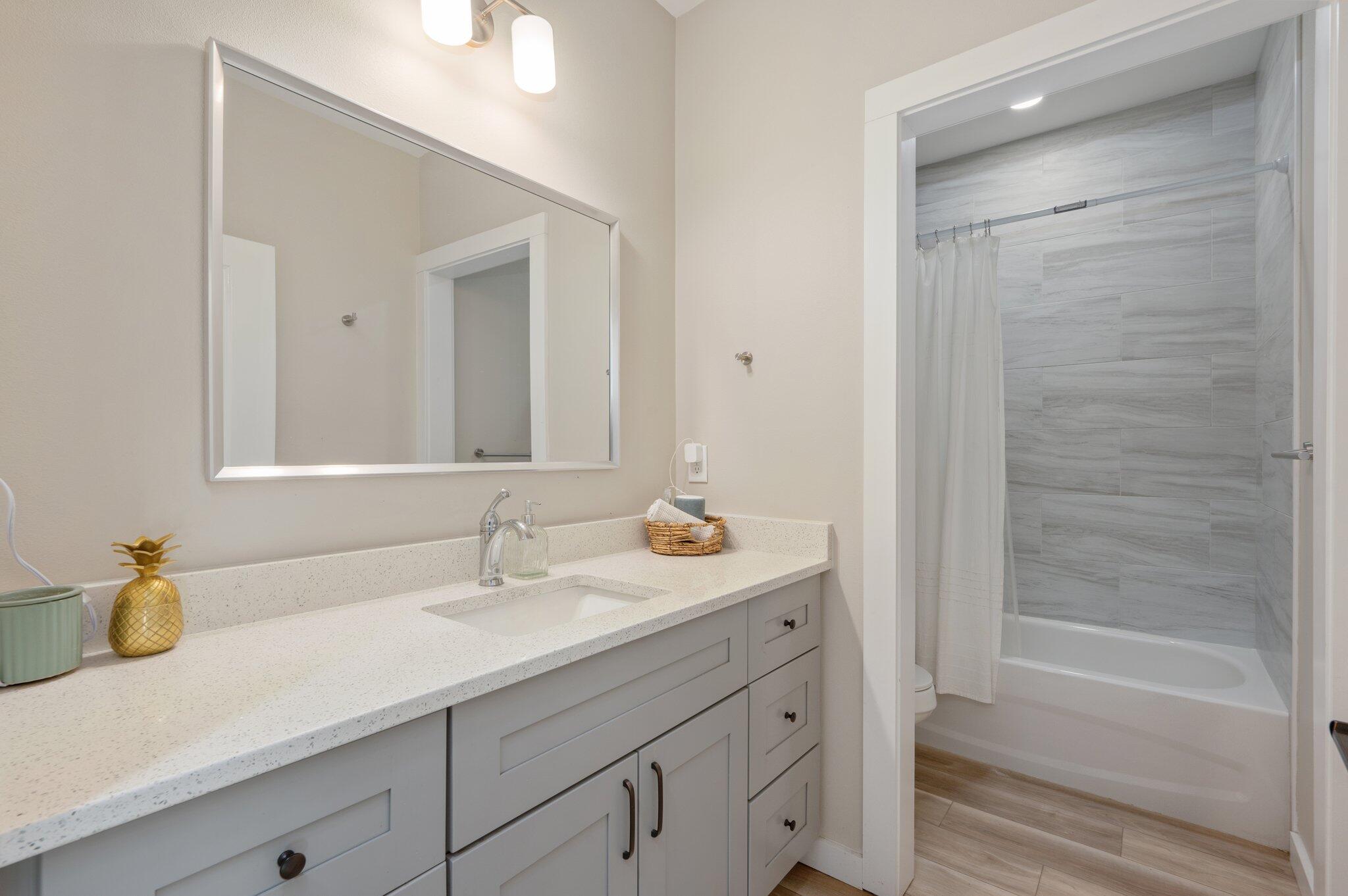 OAKWOOD LAKES ESTATES - Residential Lease