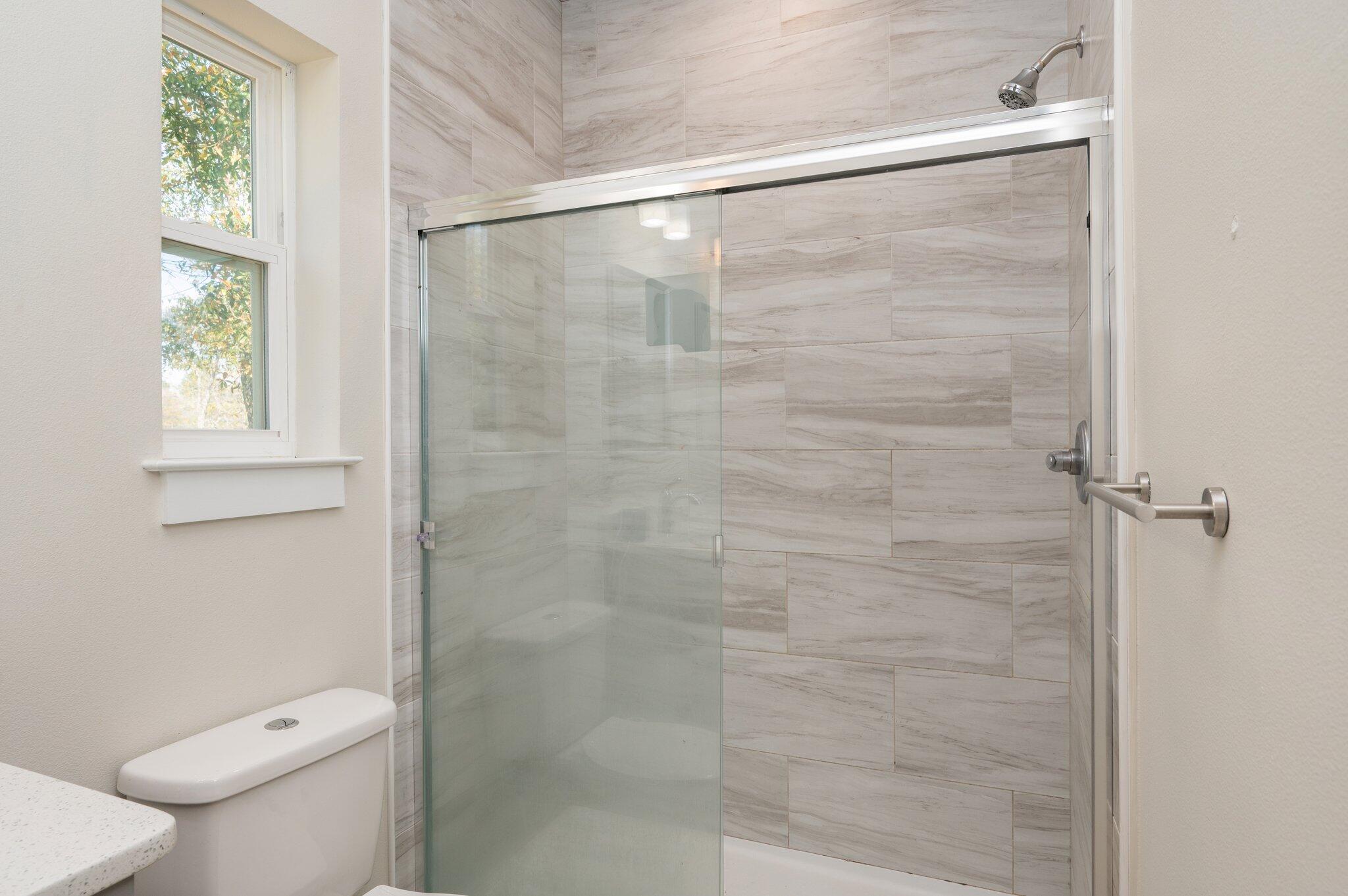 OAKWOOD LAKES ESTATES - Residential Lease