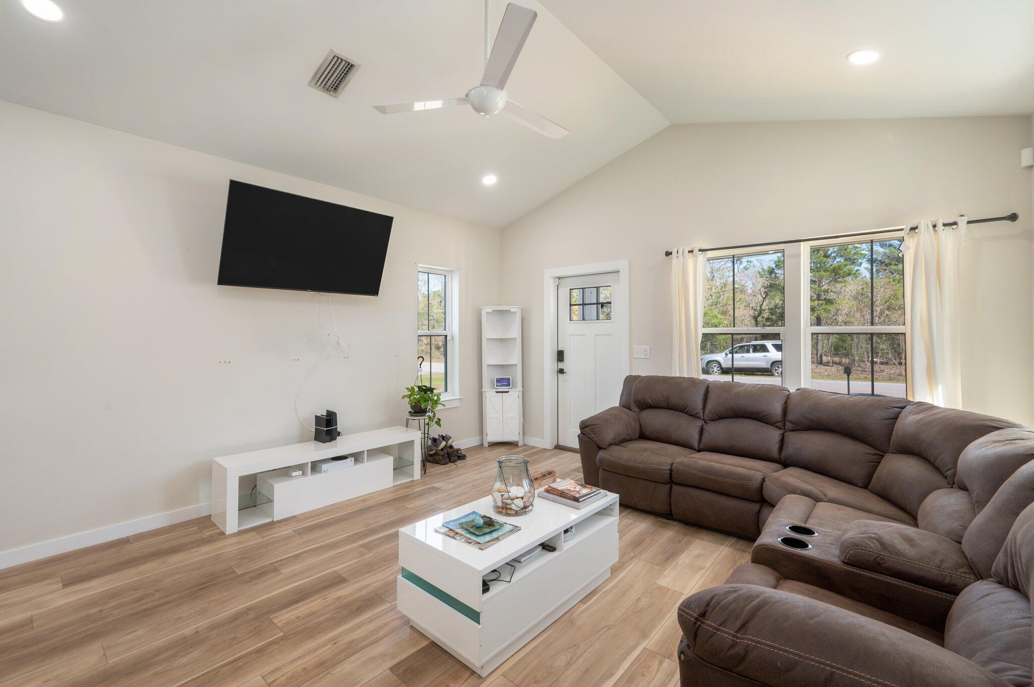 OAKWOOD LAKES ESTATES - Residential Lease